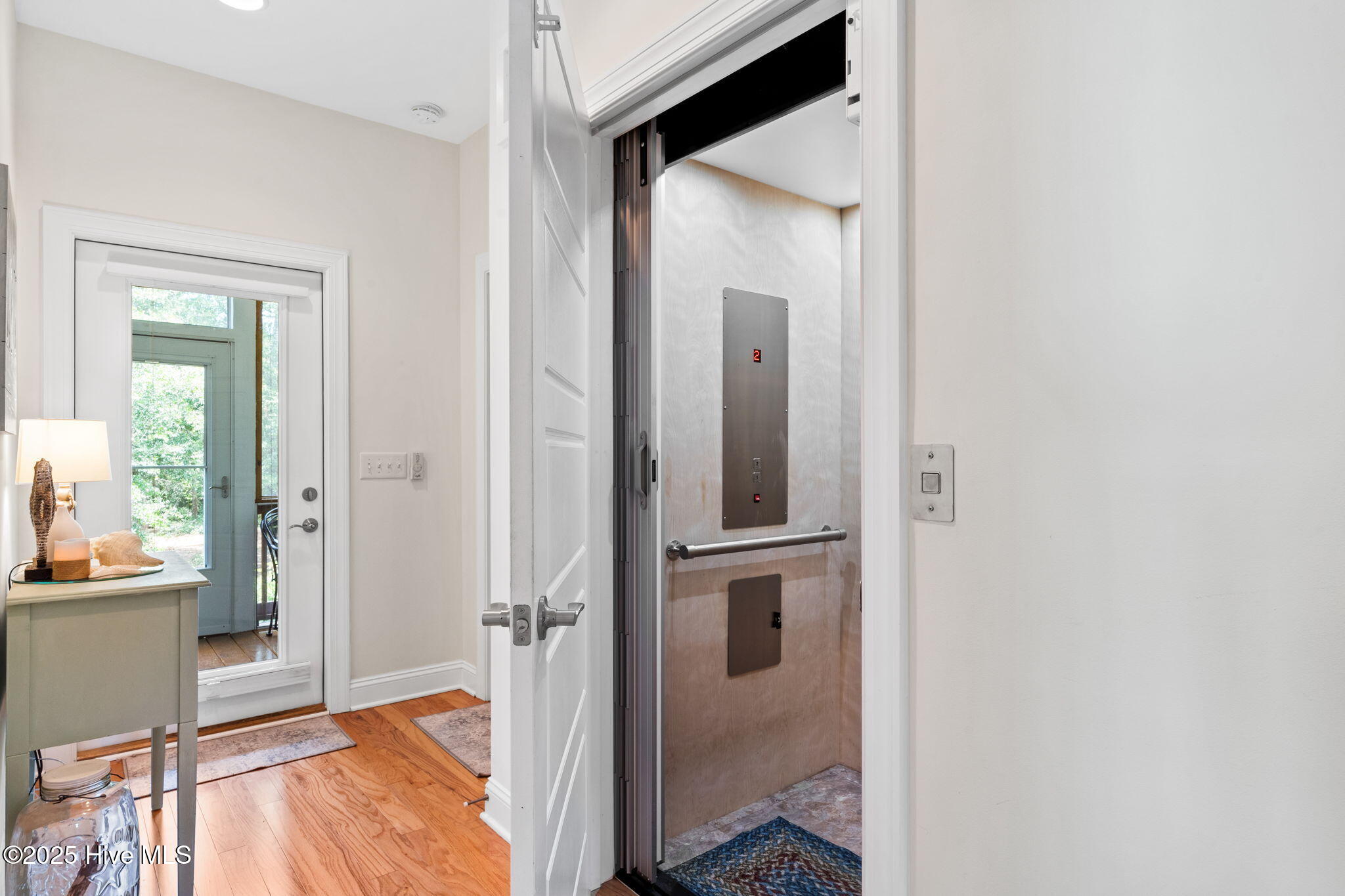 100566861 | Photo 24