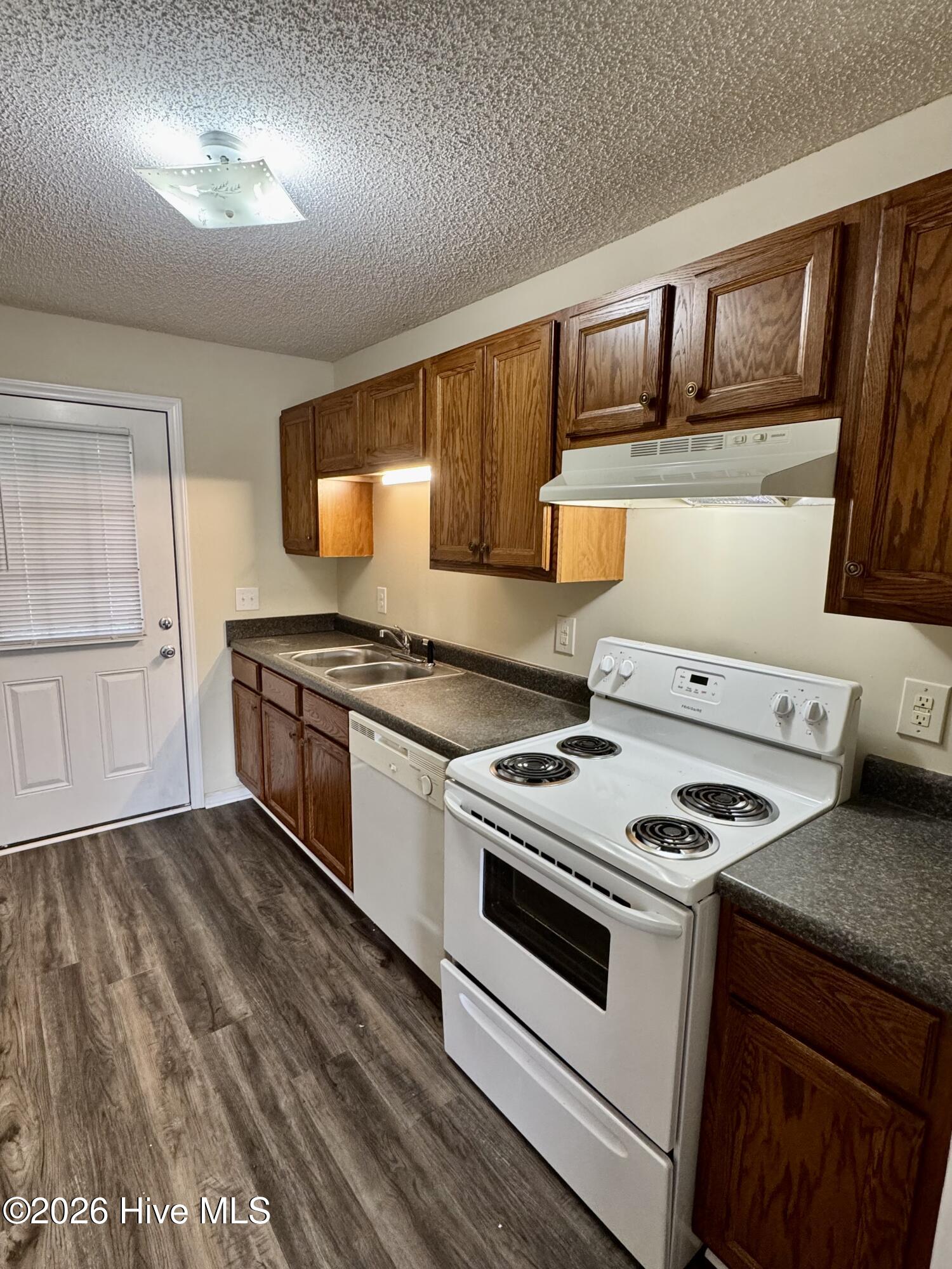 Exterior photo of 710 Patton Circle 6, Winterville, NC 28590. MLS: 100582443