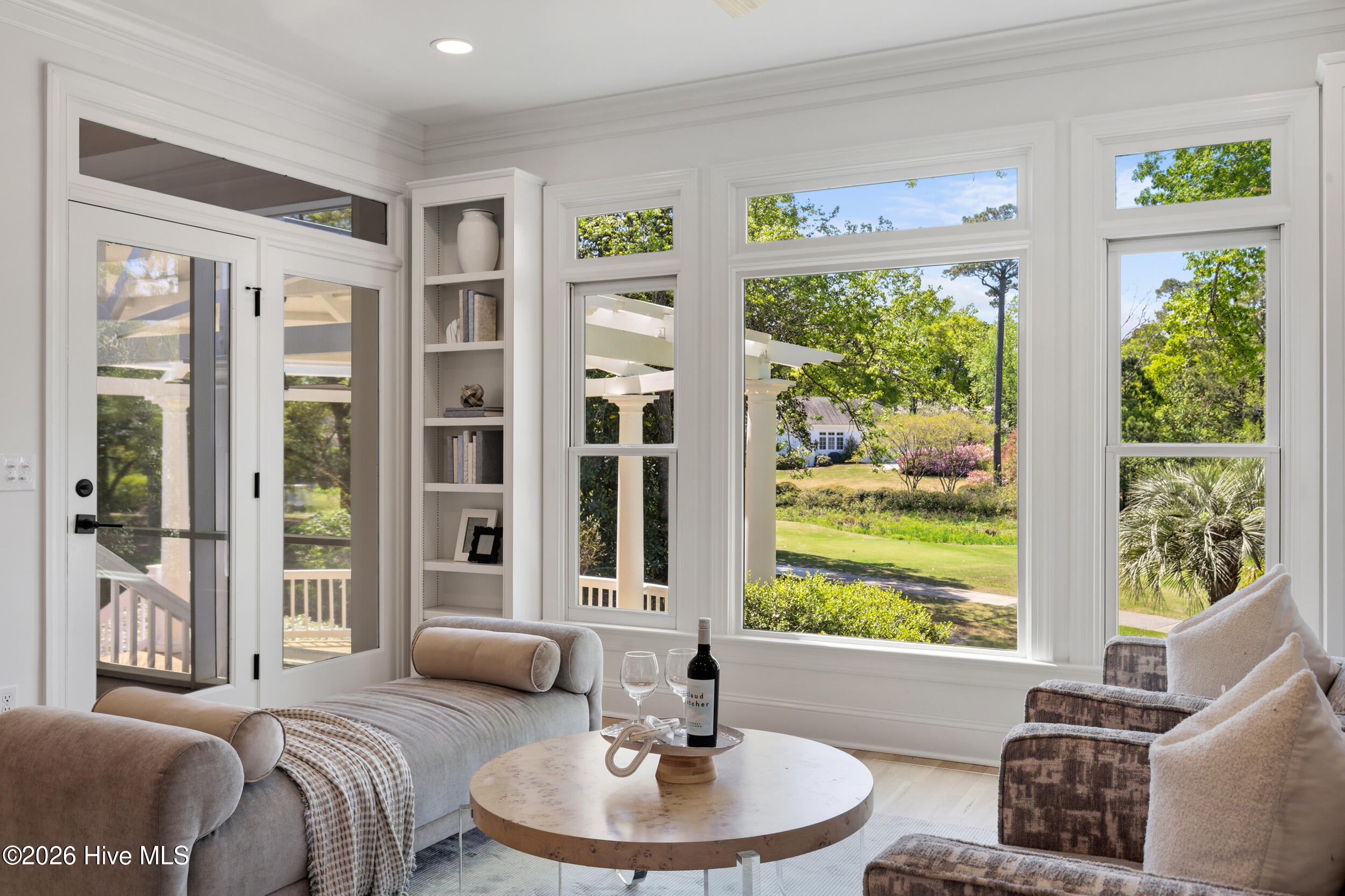 100540721 | Photo 29