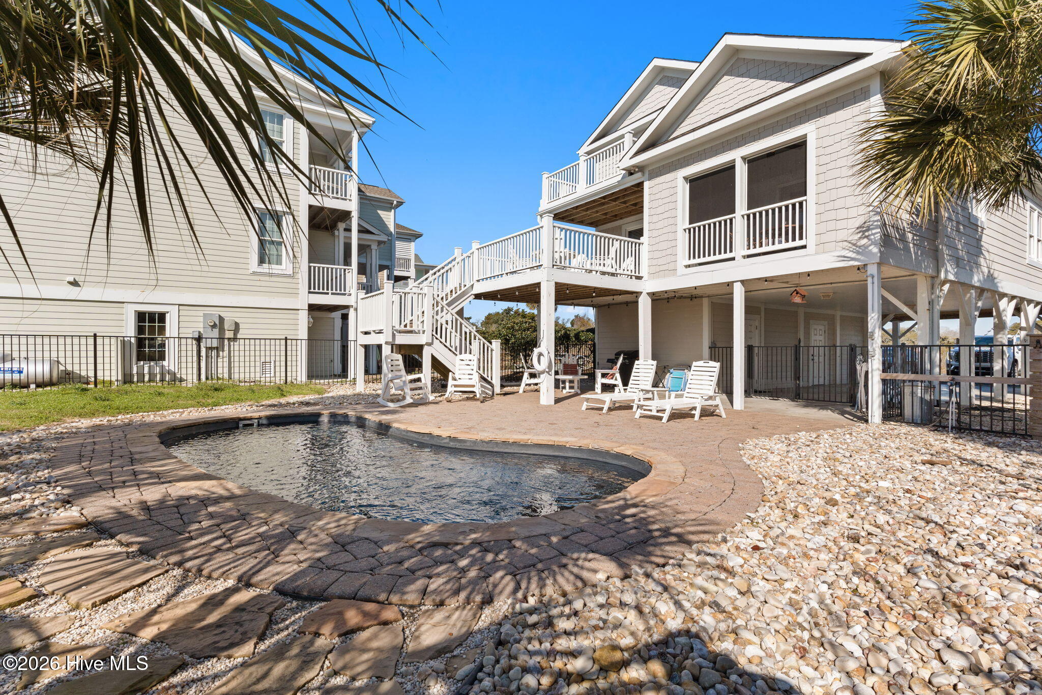 100557259 | Photo 46