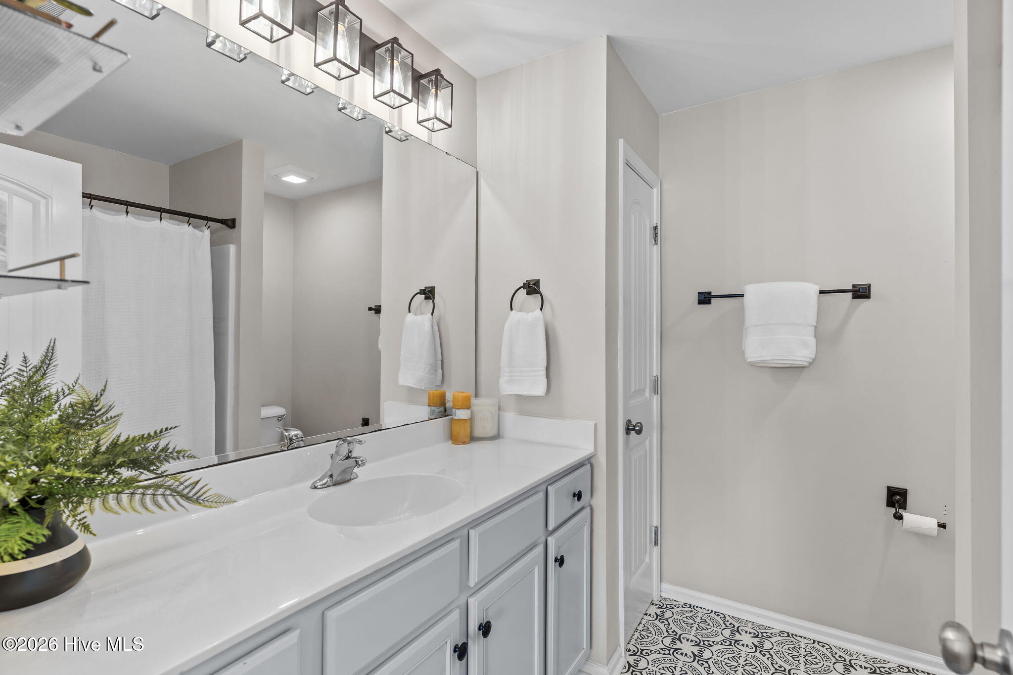 100555815 | Photo 28