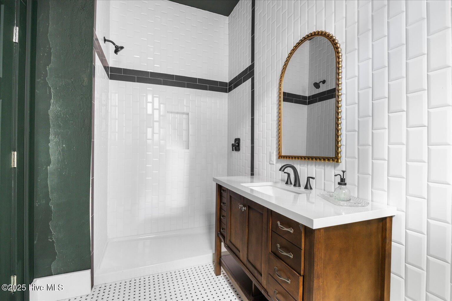 100537963 | Photo 26