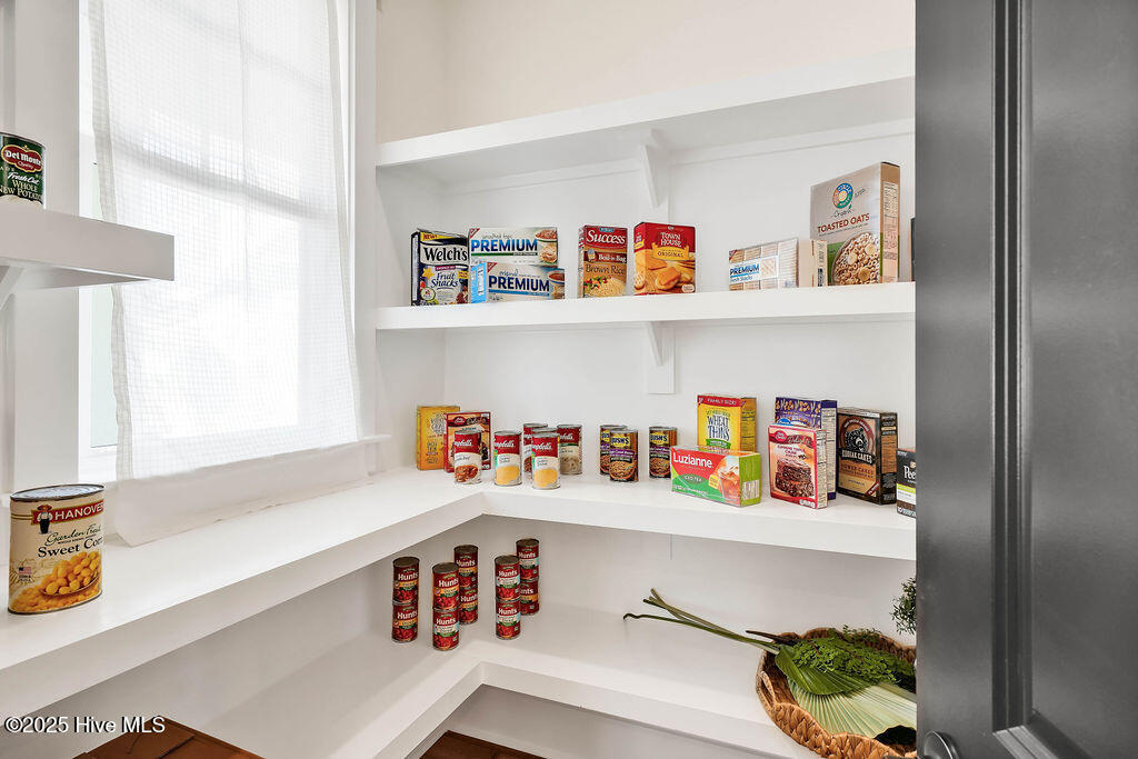 100512087 | Photo 18