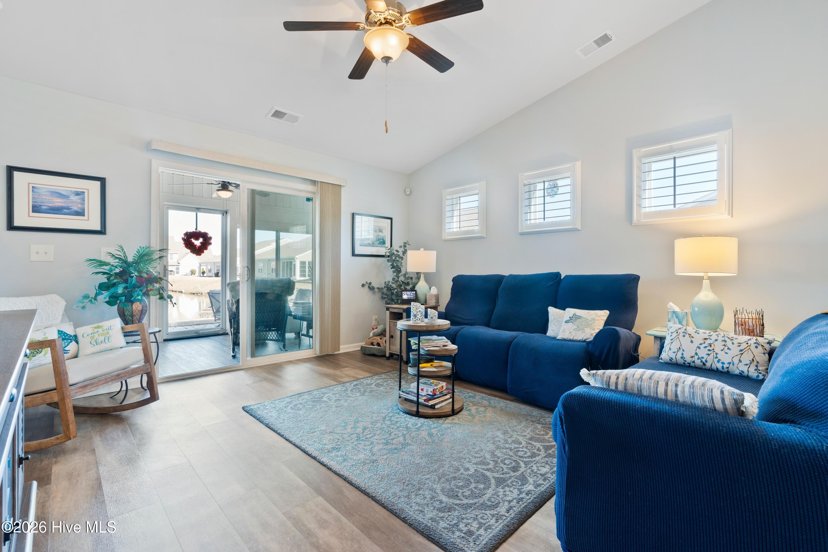 100552901 | Photo 16