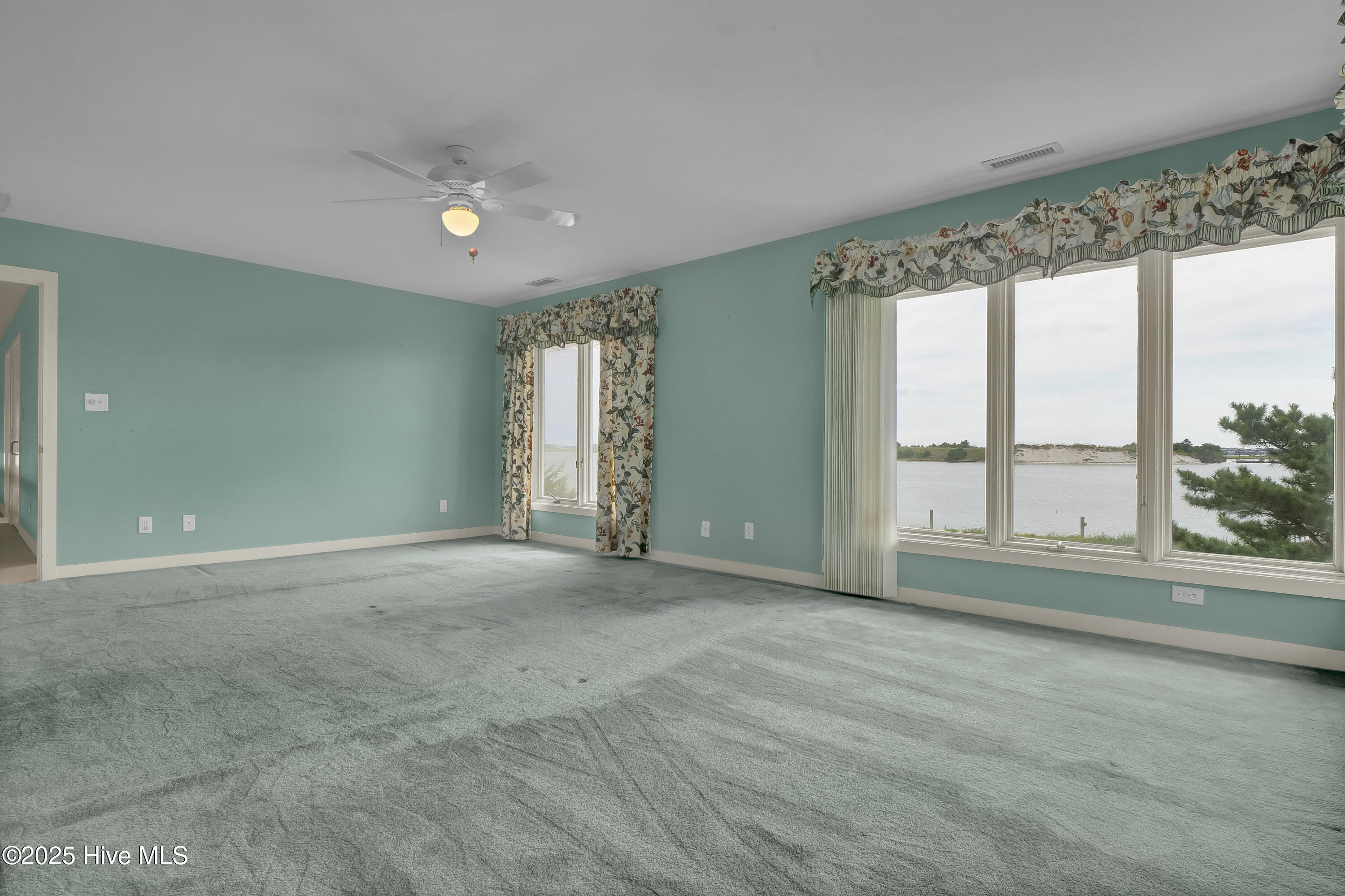 100527389 | Photo 29