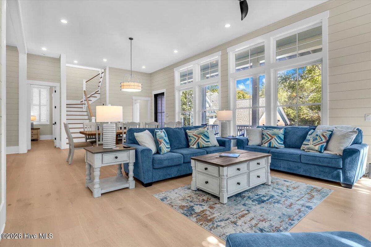 100563677 | Photo 15