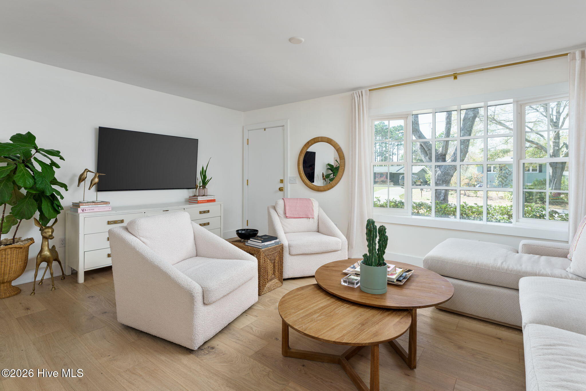 100561167 | Photo 10