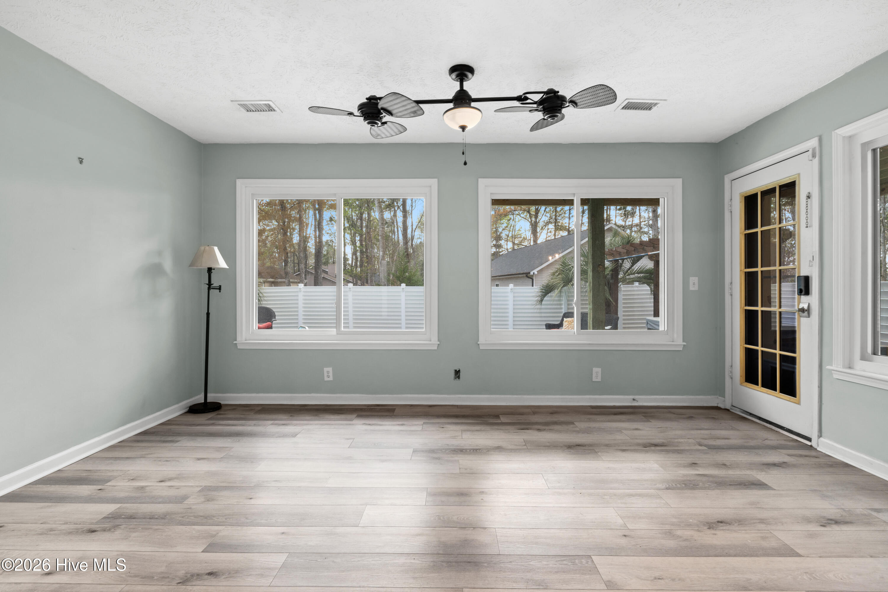 100562430 | Photo 21