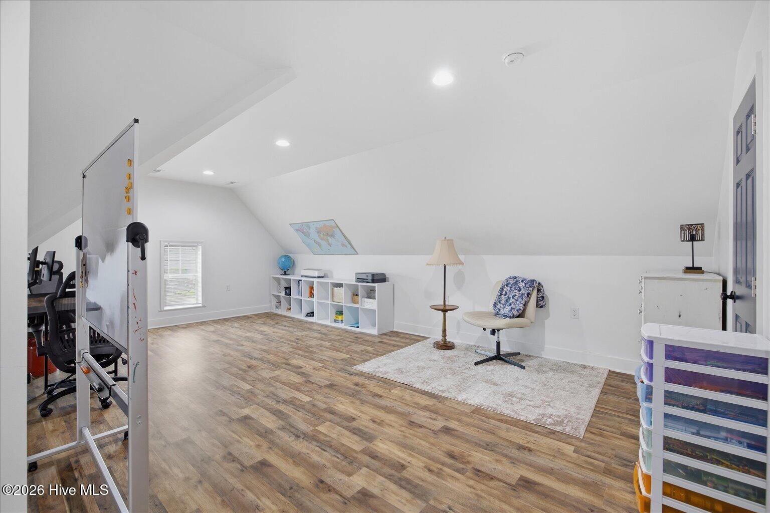 100565930 | Photo 31