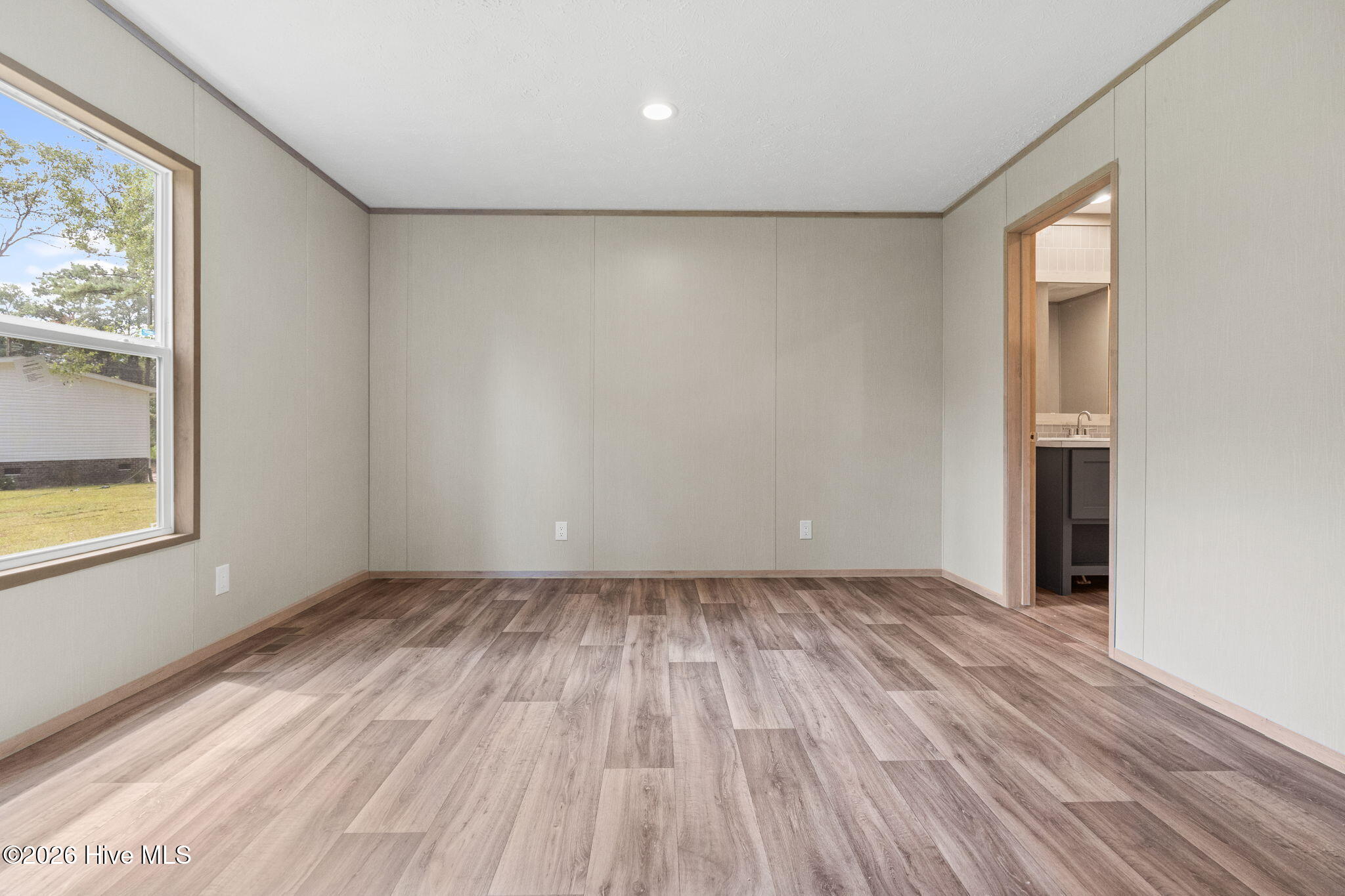 100547883 | Photo 18