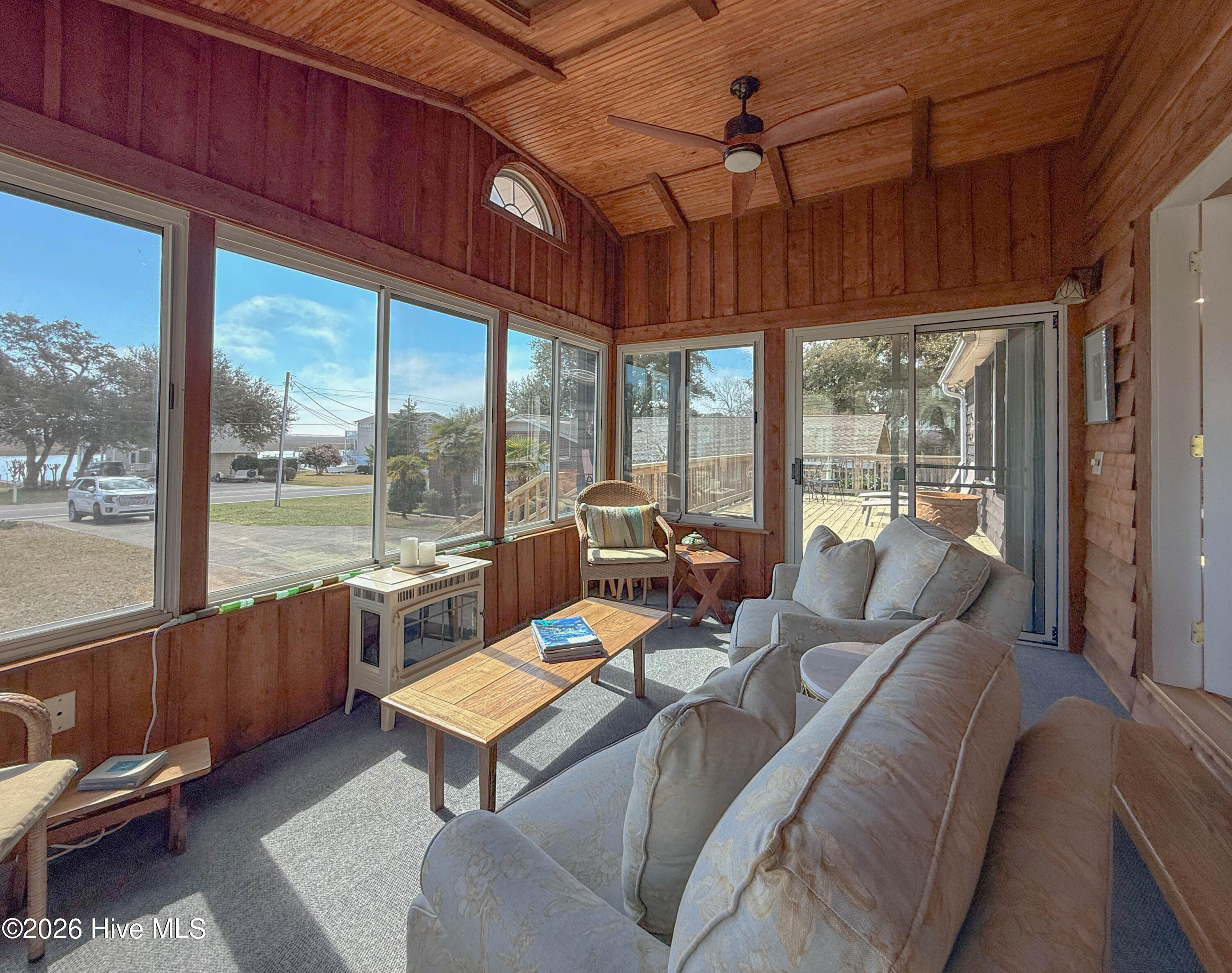 100559362 | Photo 33