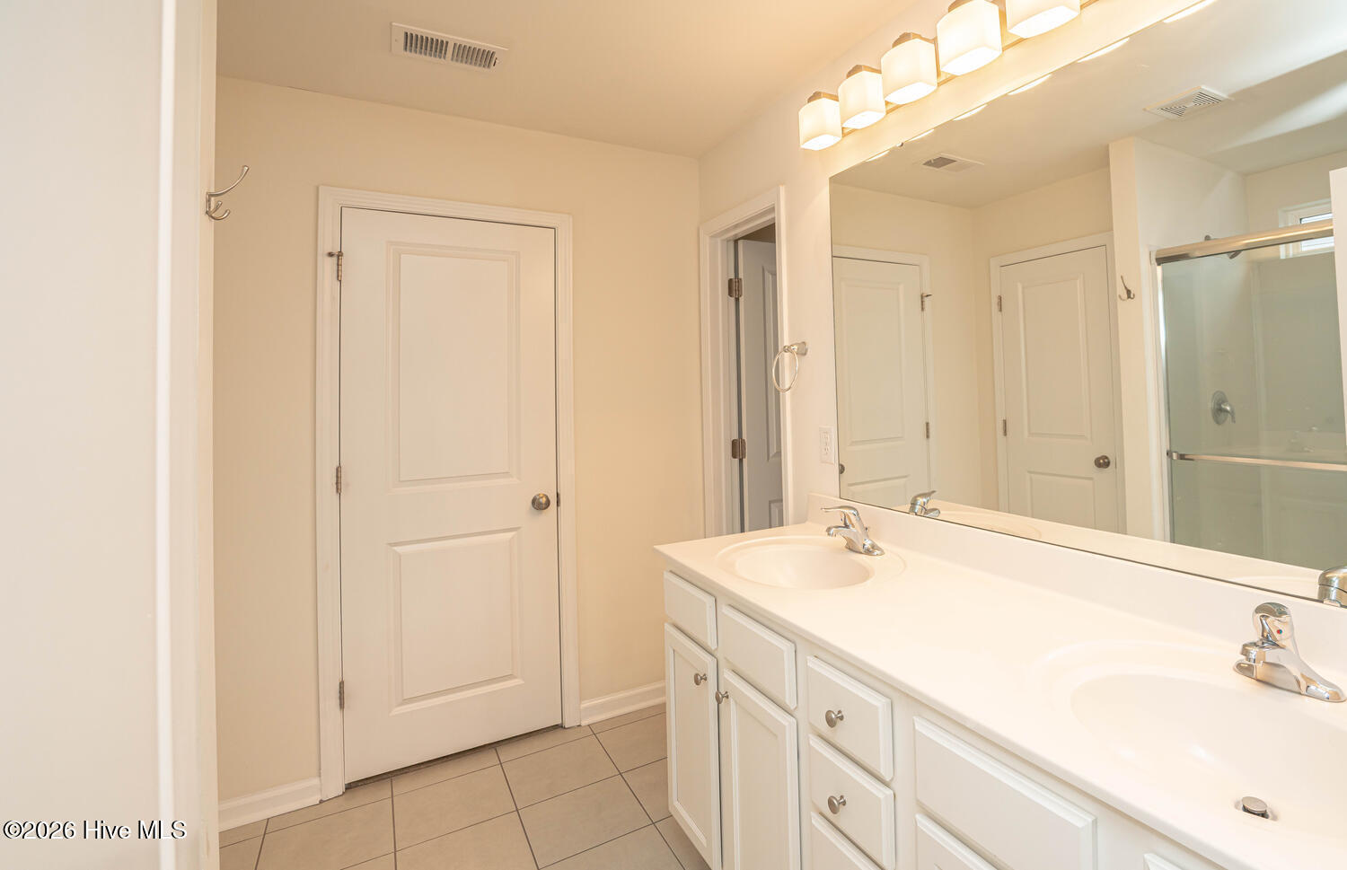 100556684 | Photo 20