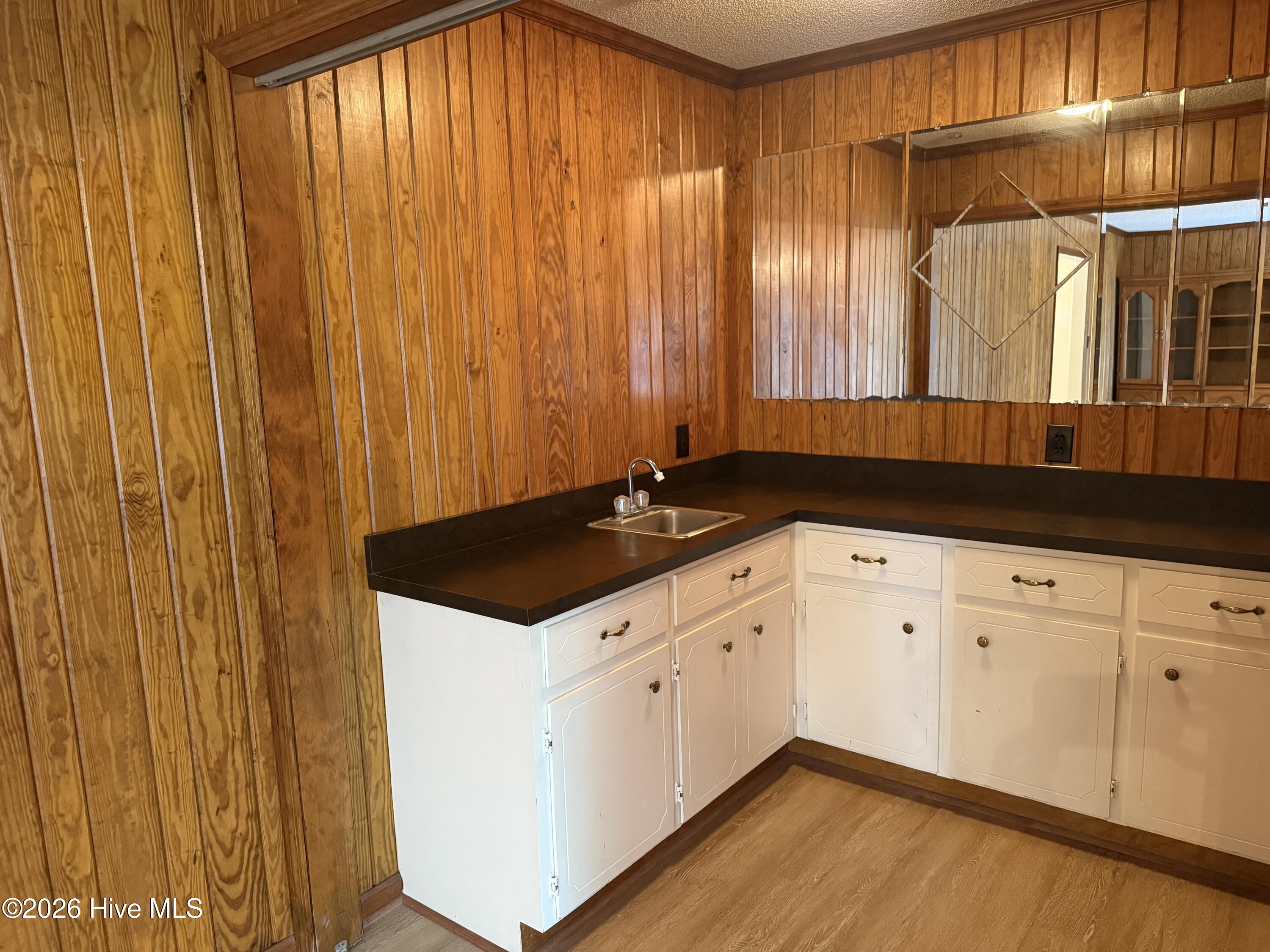 100570594 | Photo 33