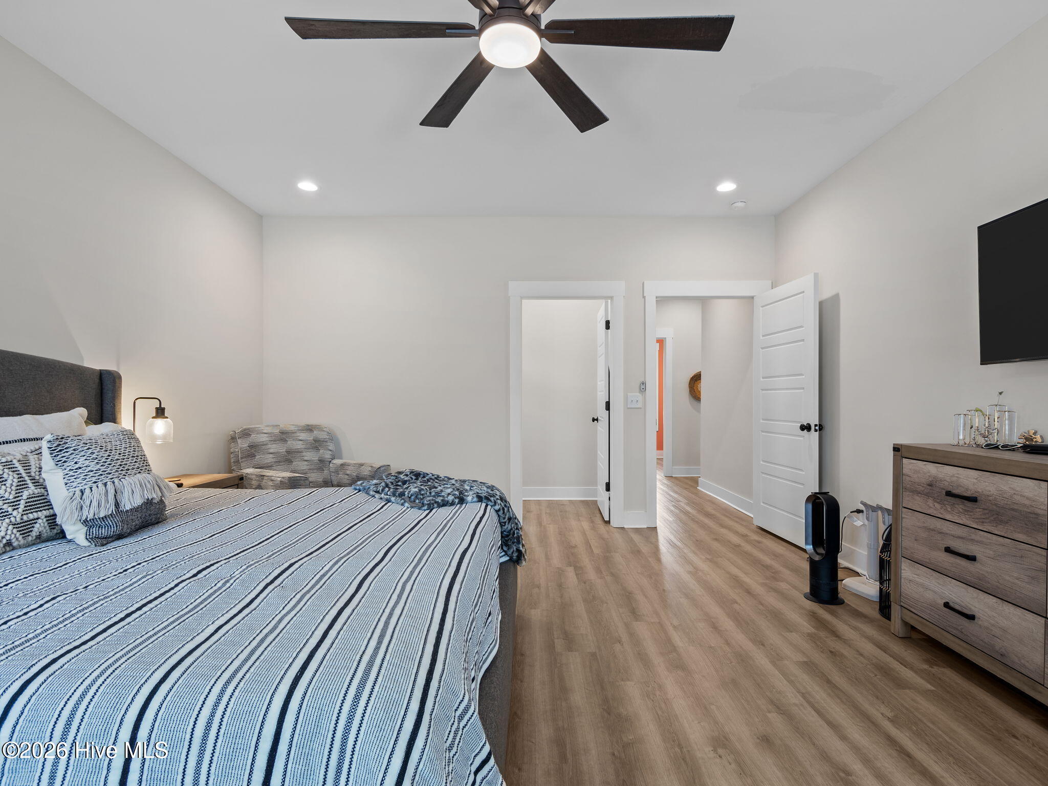 100556866 | Photo 12