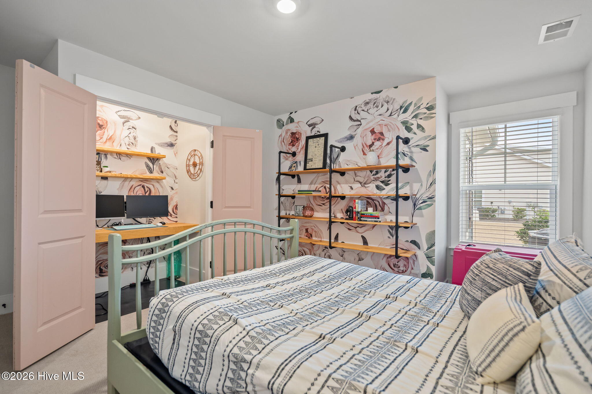 100558026 | Photo 49