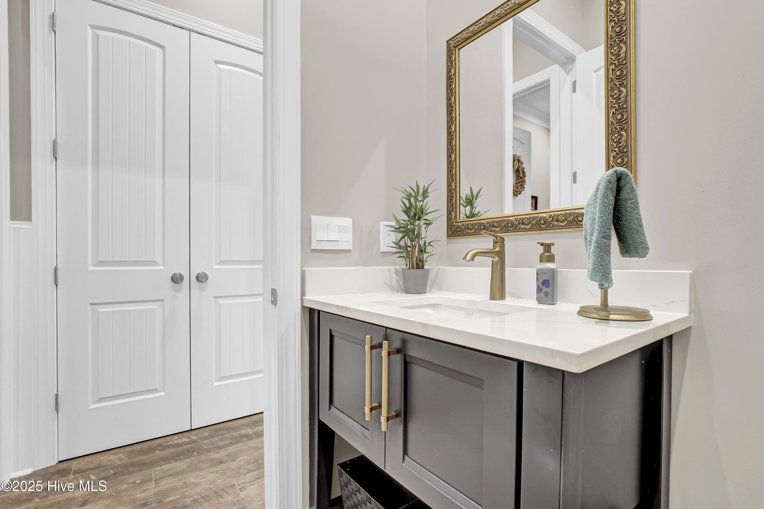 100503420 | Photo 28