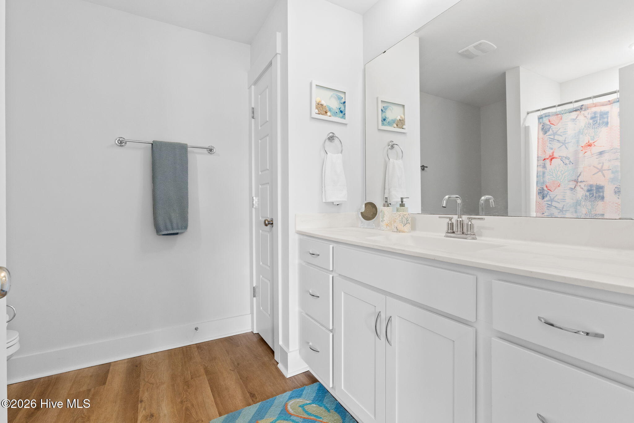 100549821 | Photo 23