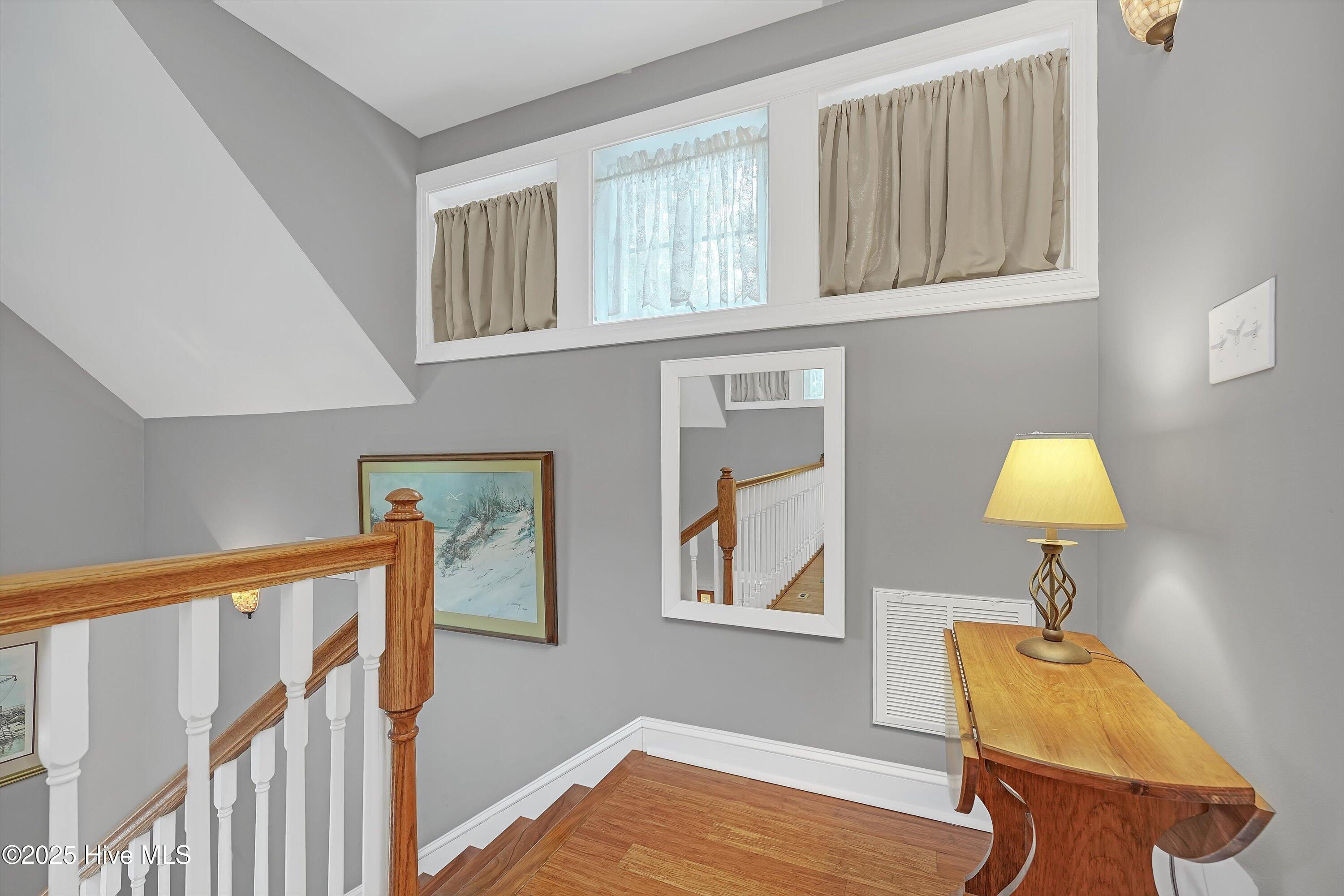 100532253 | Photo 17