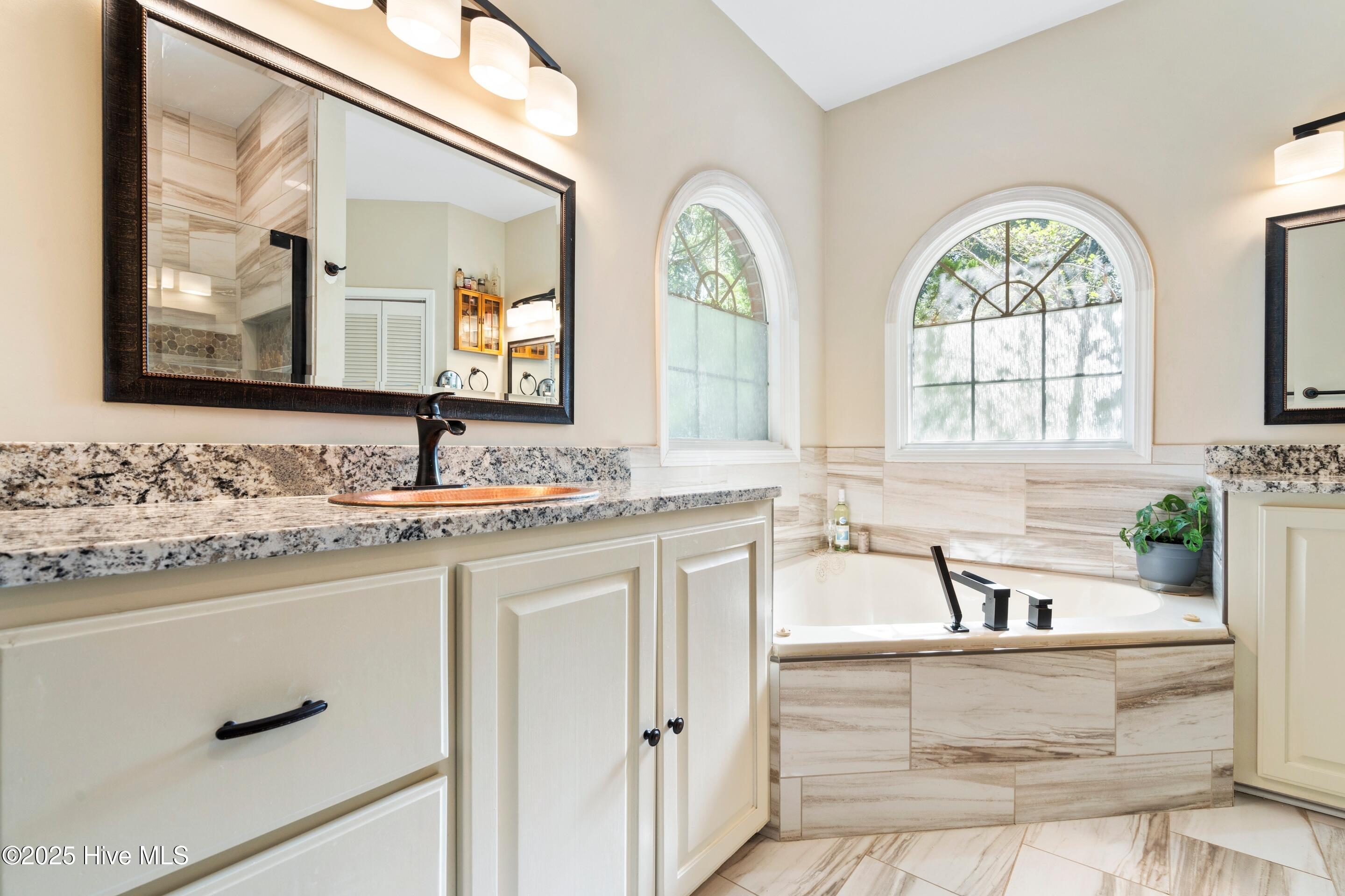 100538310 | Photo 54