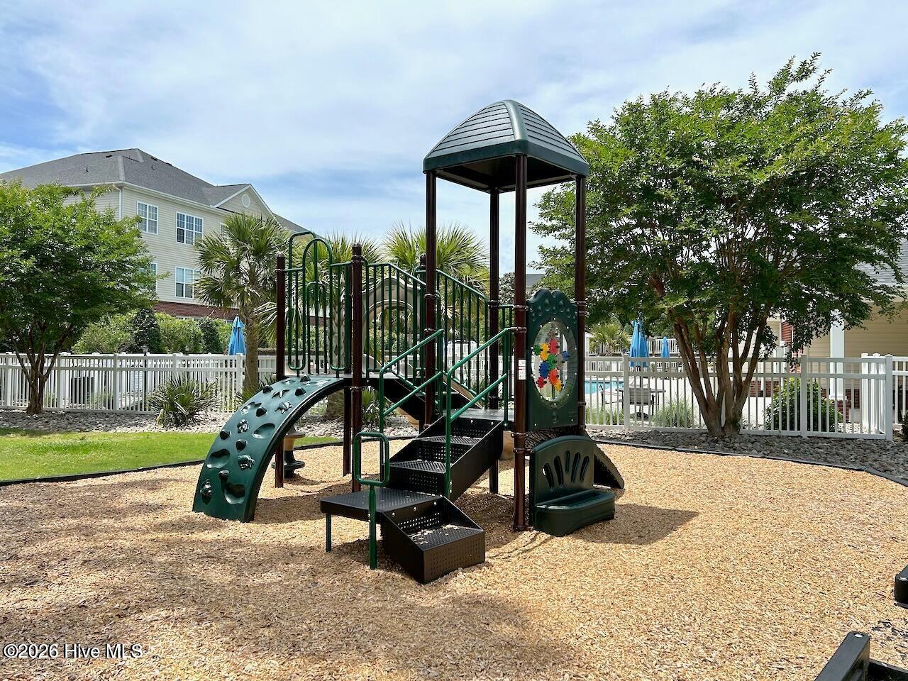 100549399 | Photo 40