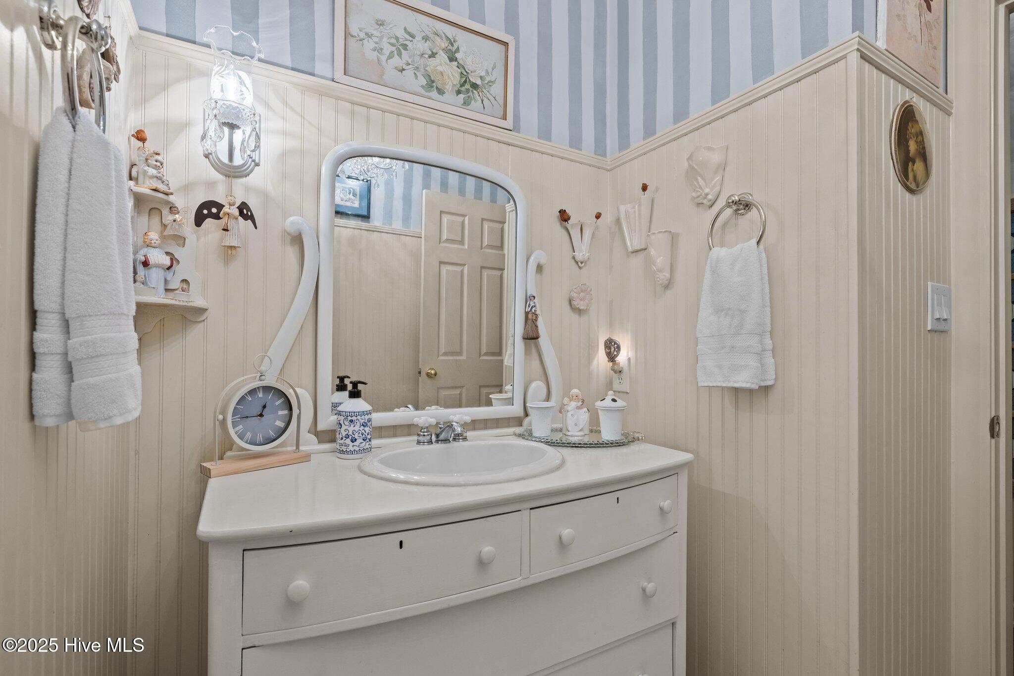 100517626 | Photo 33