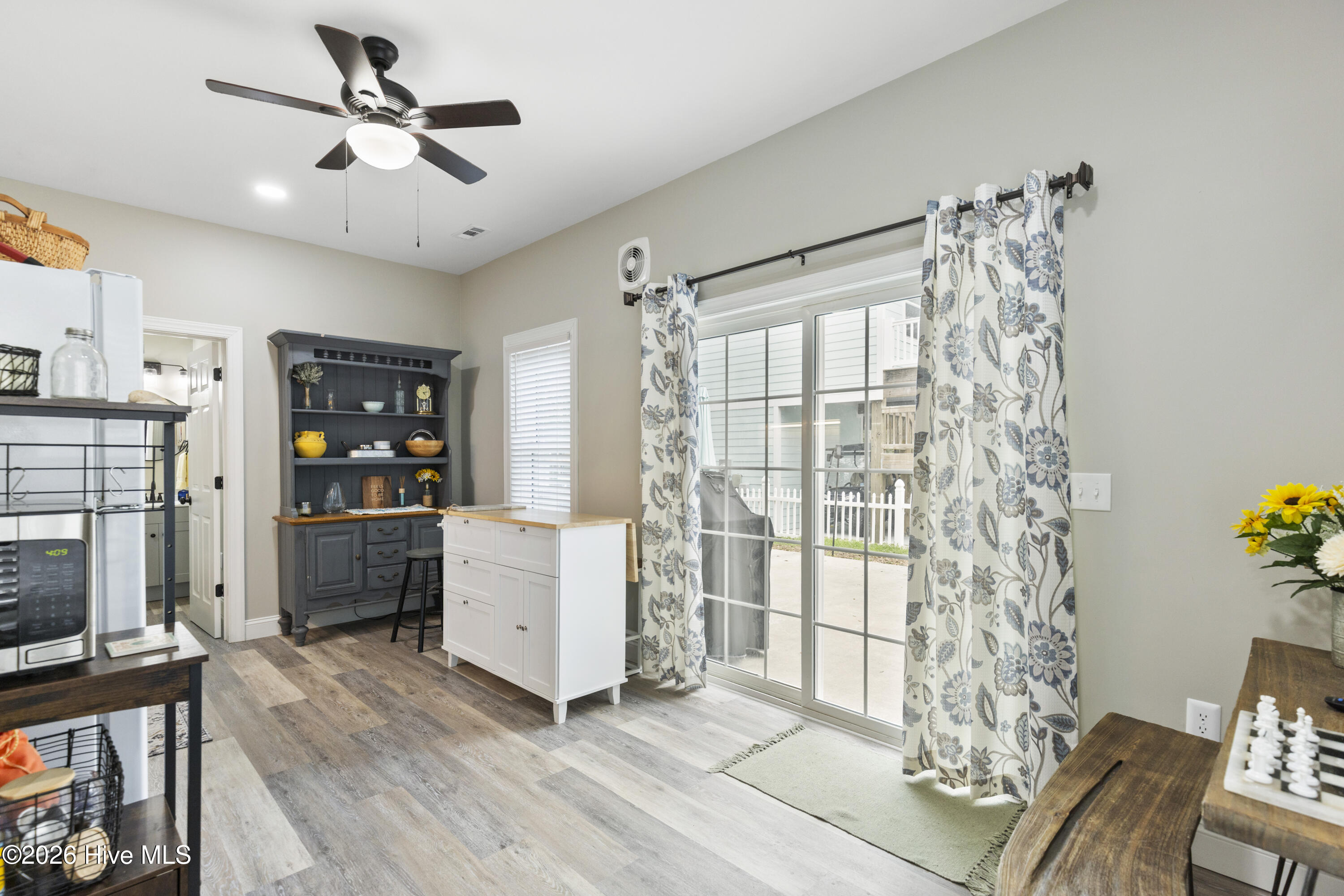 100551822 | Photo 37