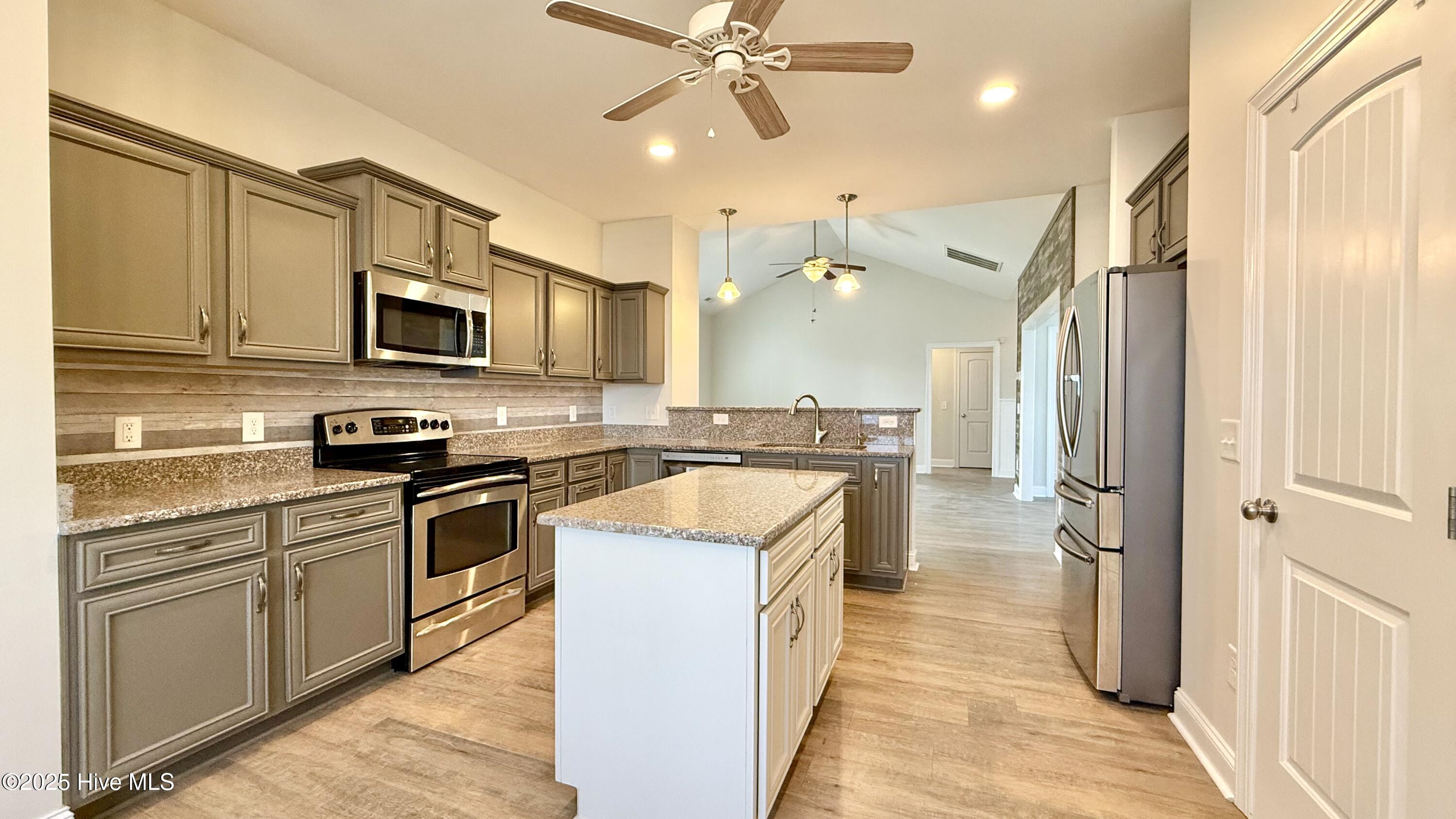 100538619 | Photo 10