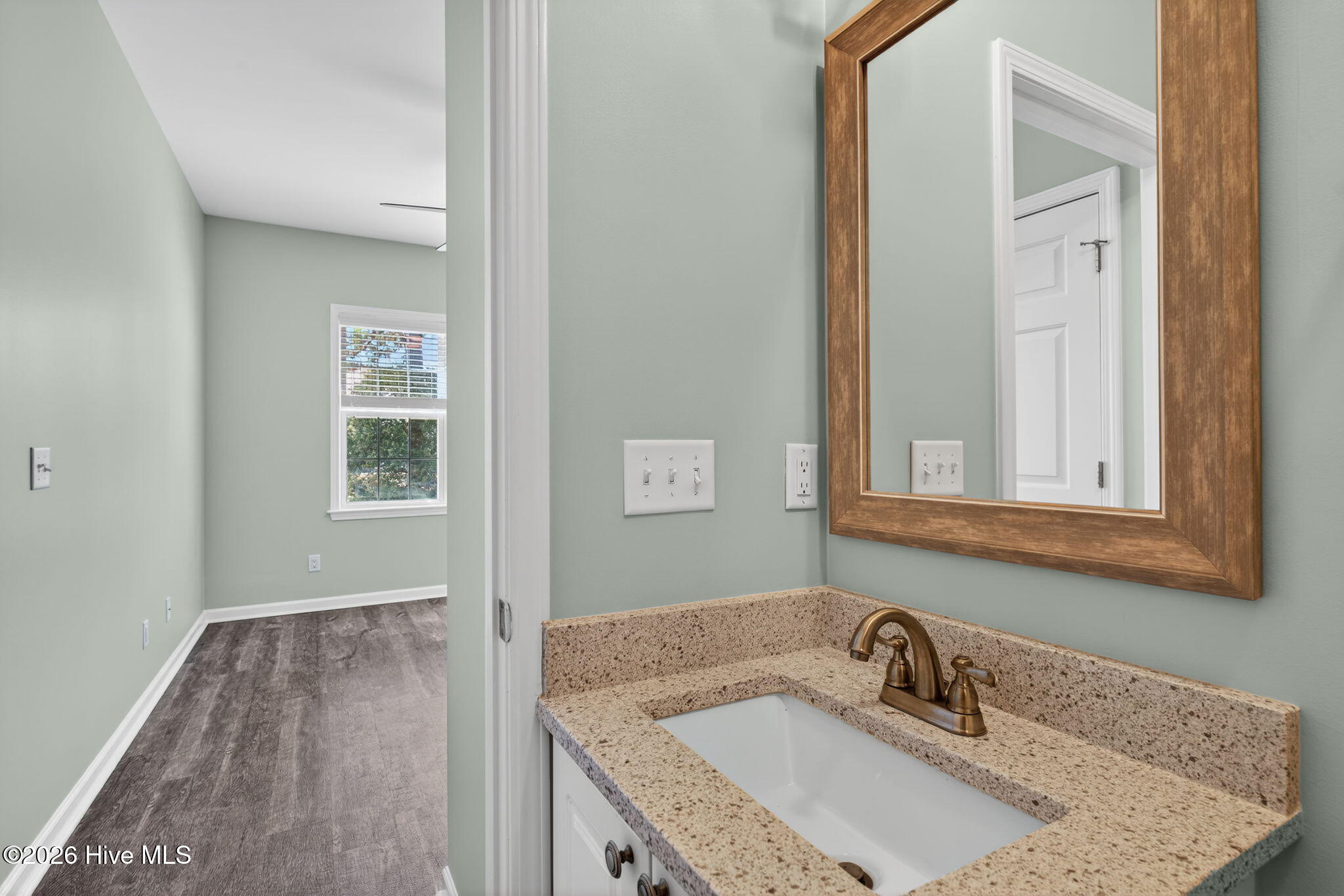 100564275 | Photo 27