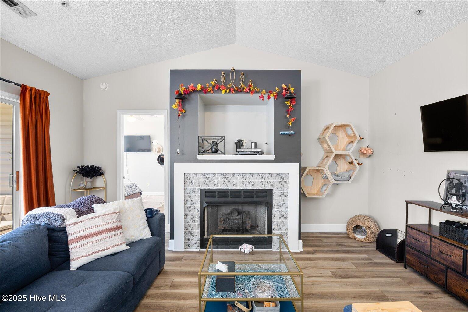 100536897 | Photo 17