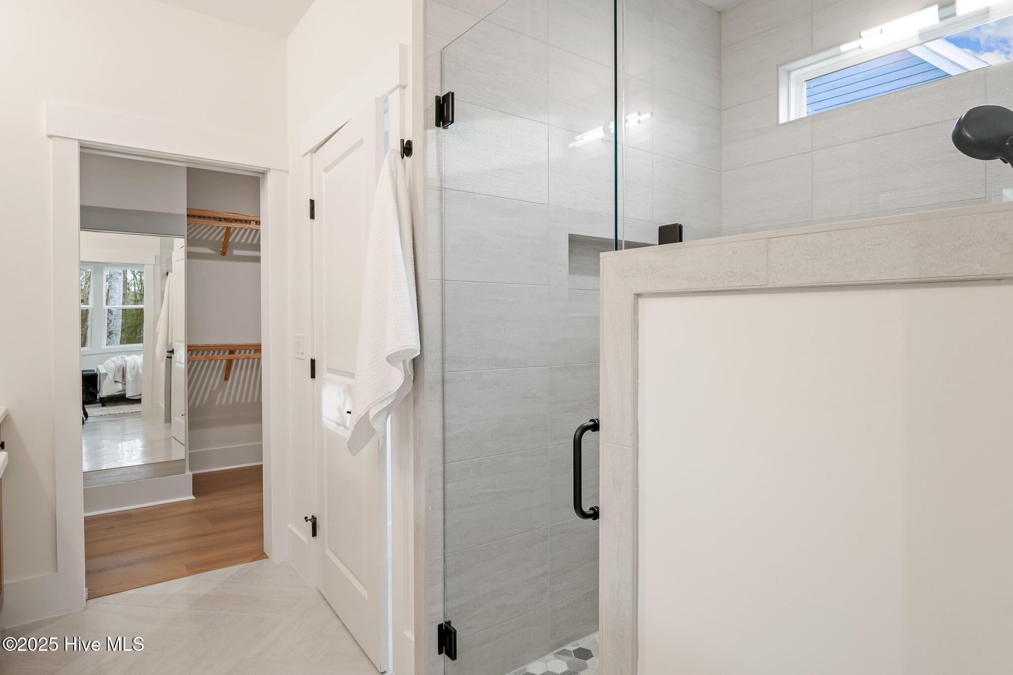 100533219 | Photo 22