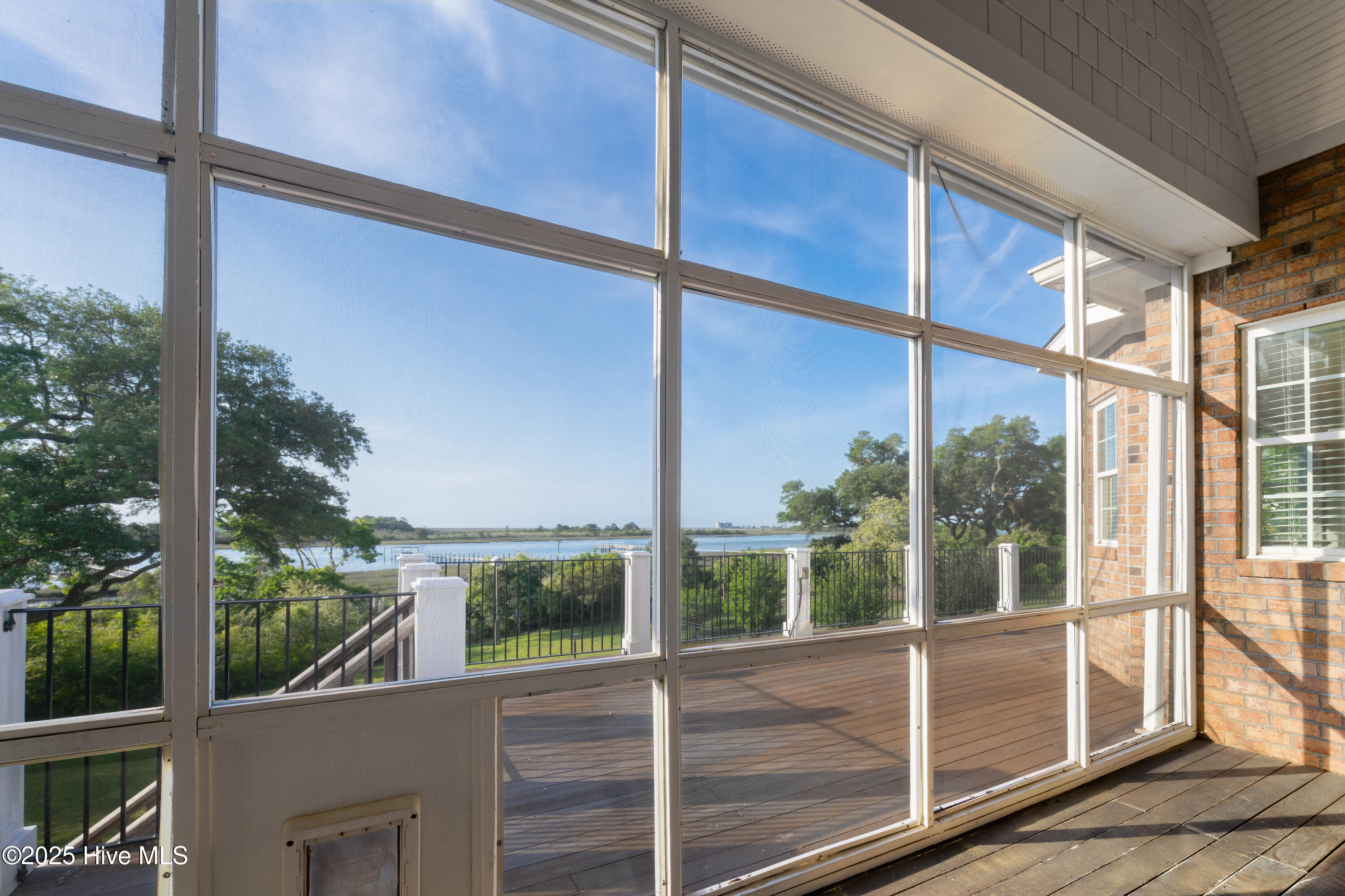 100506223 | Photo 29