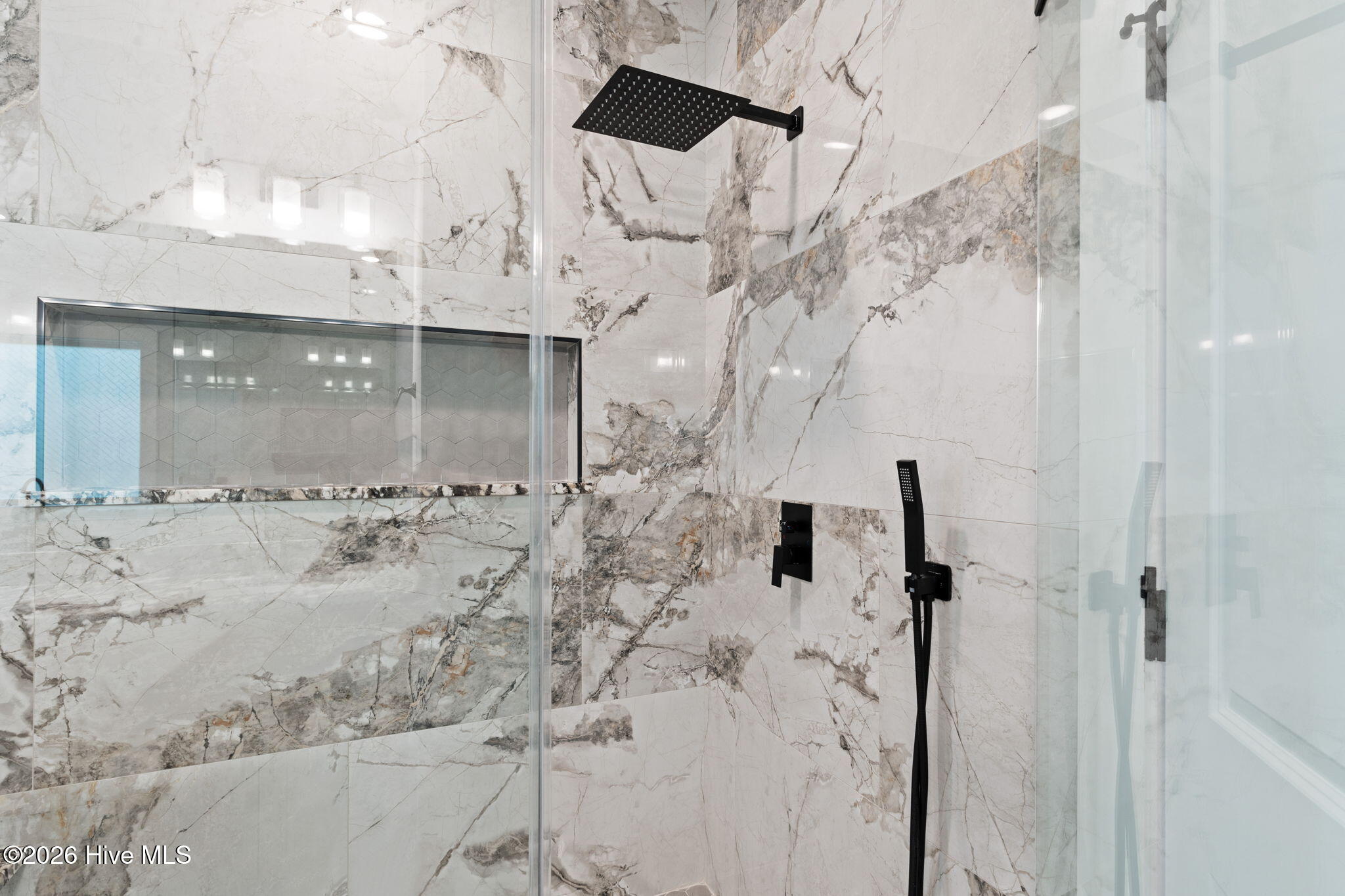 100557701 | Photo 32