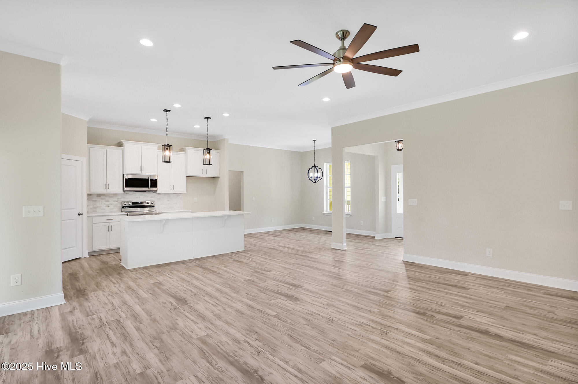 100482648 | Photo 18