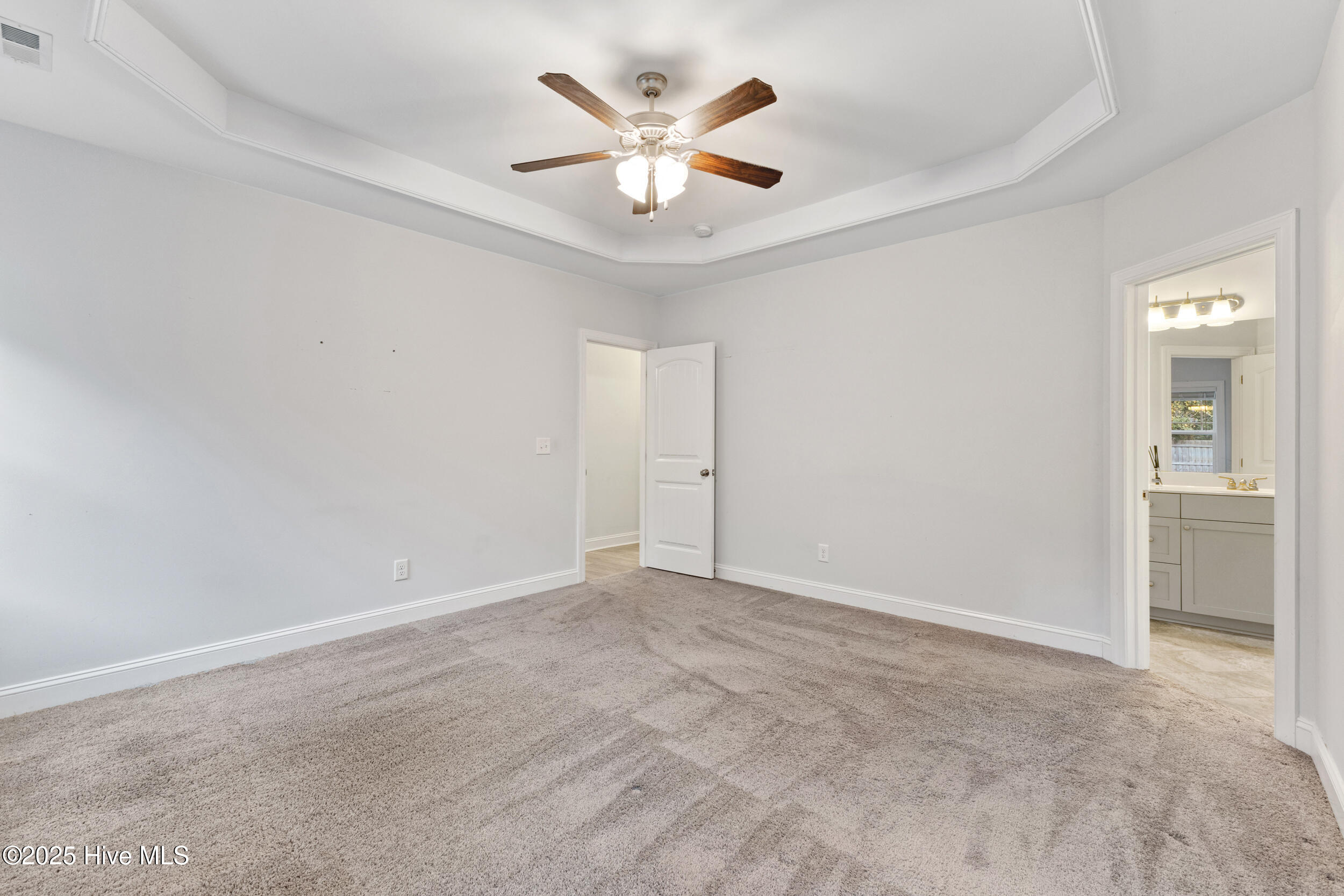 100533307 | Photo 21