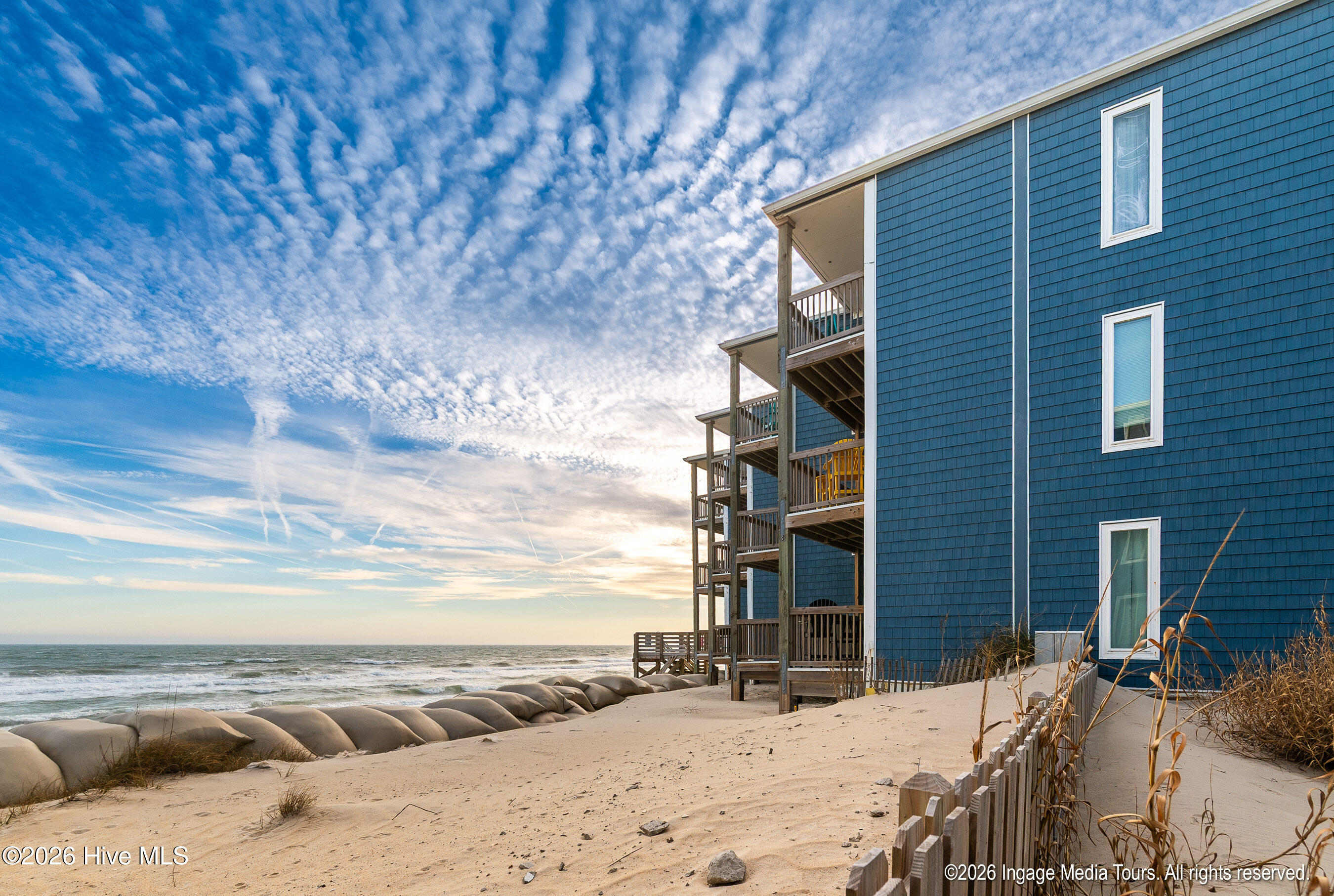 100548711 | Photo 16