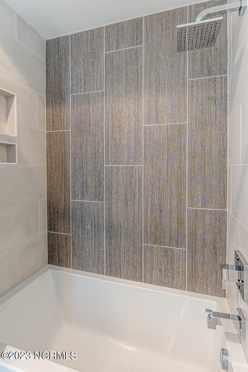 100552304 | Photo 33