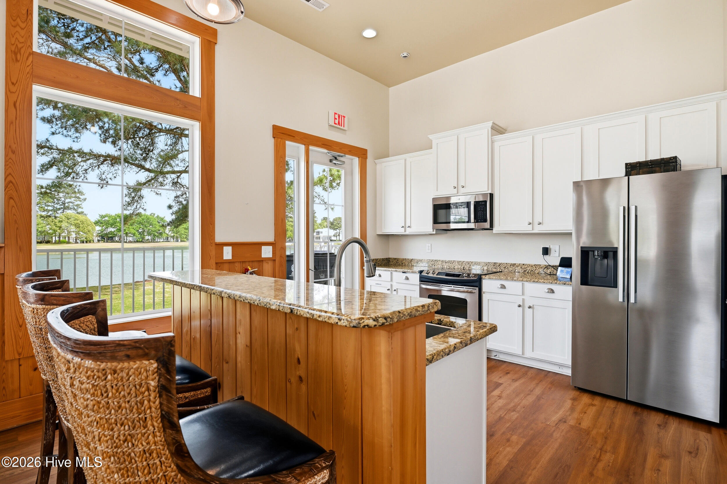 100567855 | Photo 58