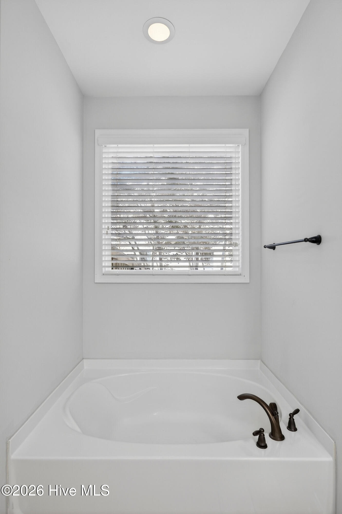 100547189 | Photo 25