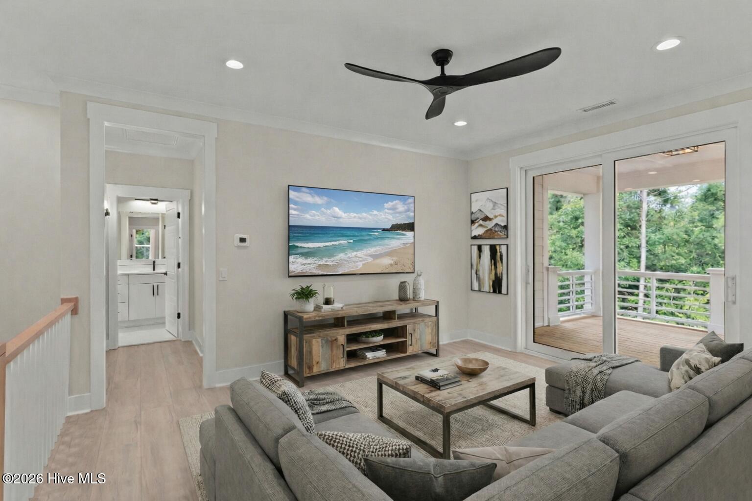 100548099 | Photo 43