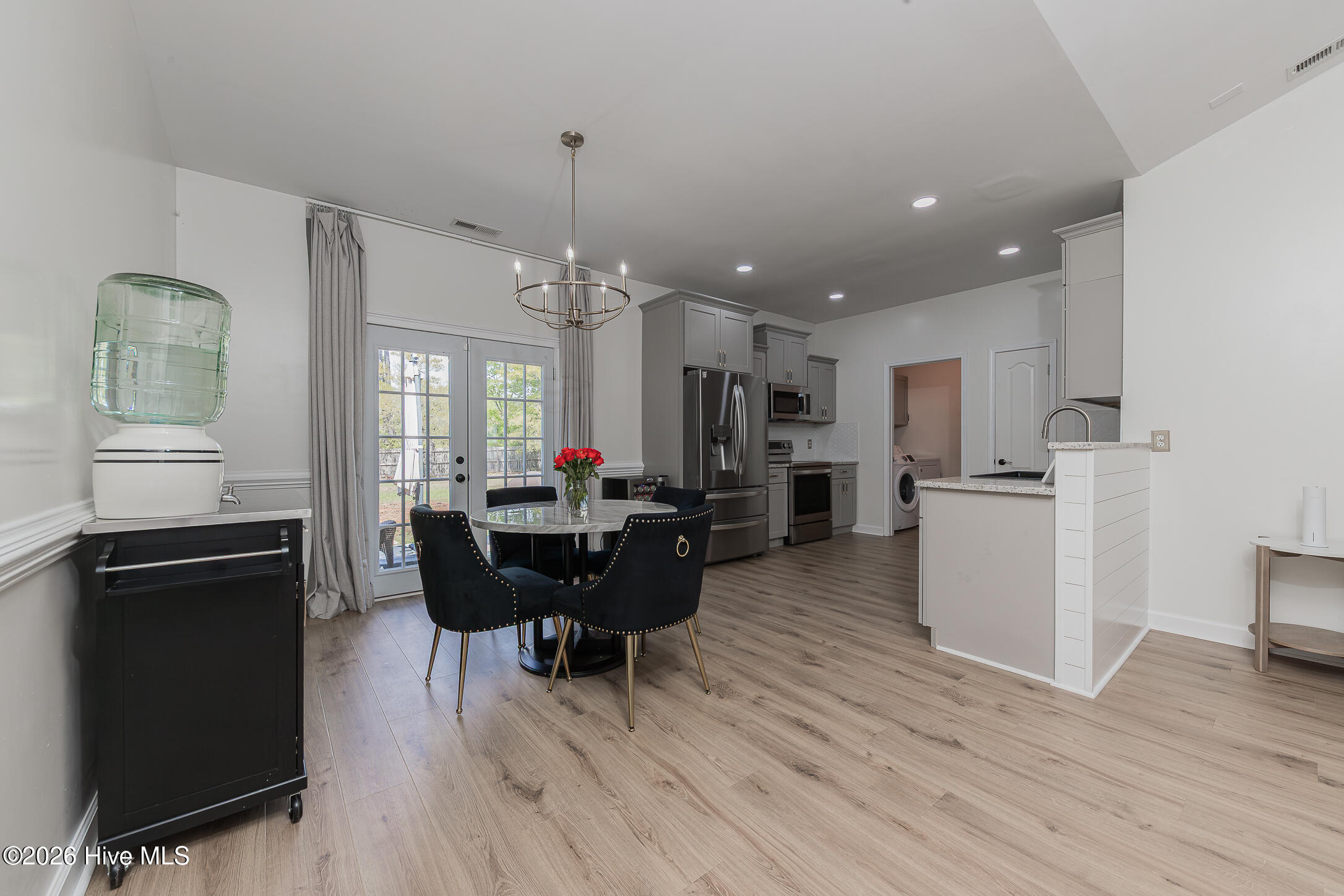 100566582 | Photo 11