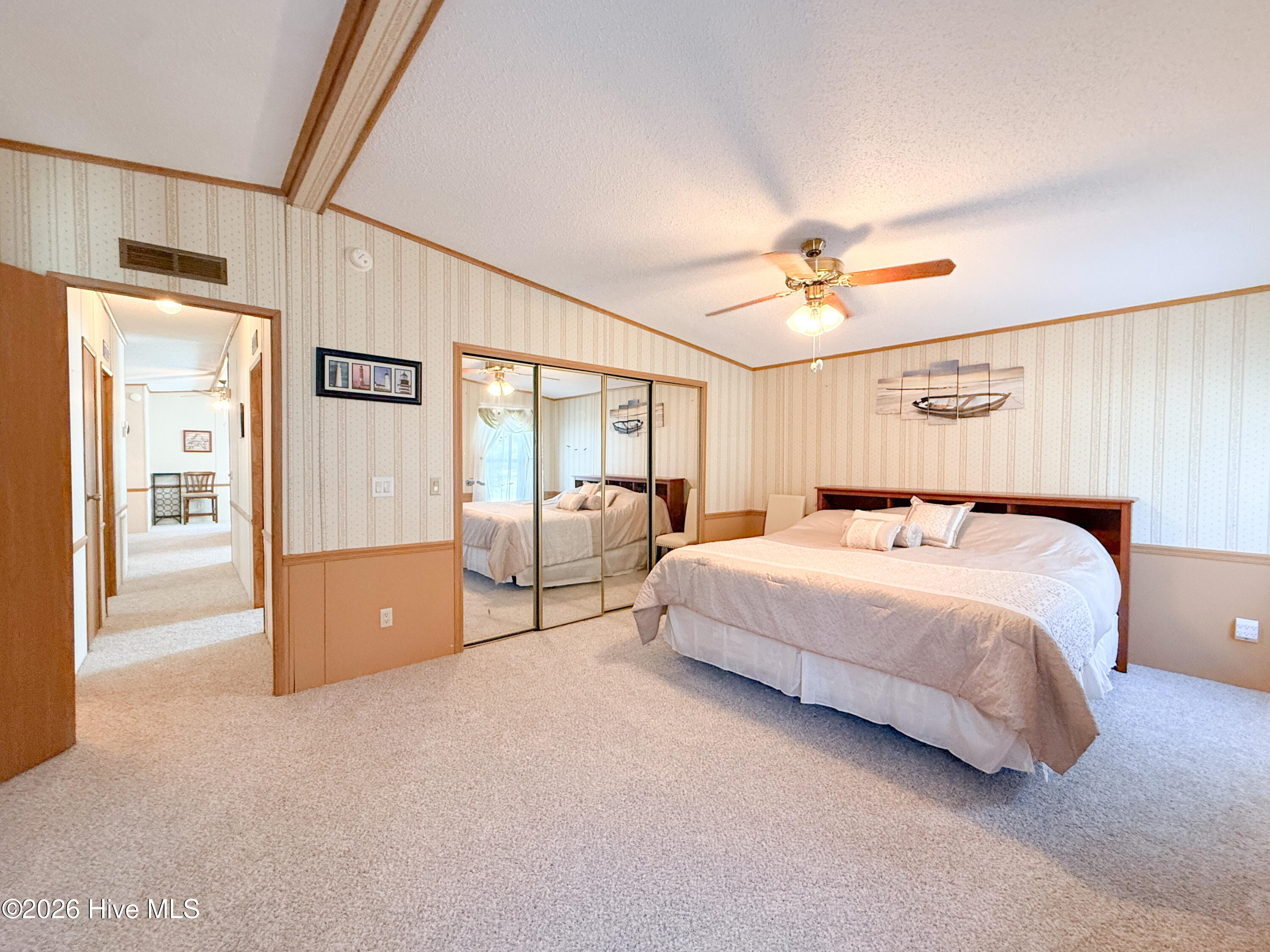 100563984 | Photo 31