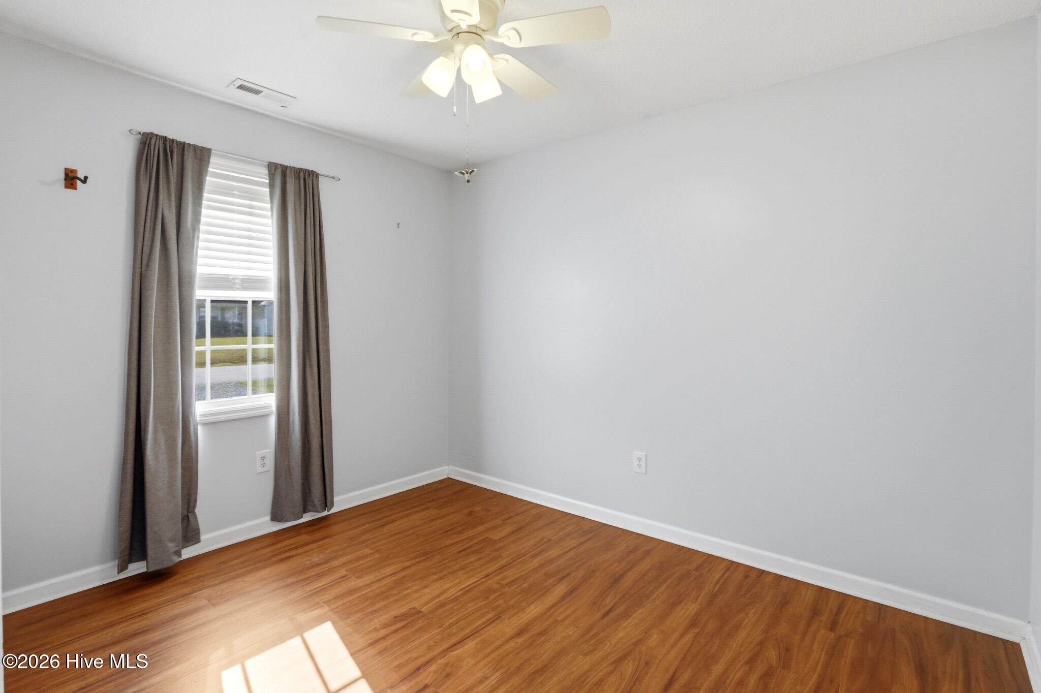 100558935 | Photo 42