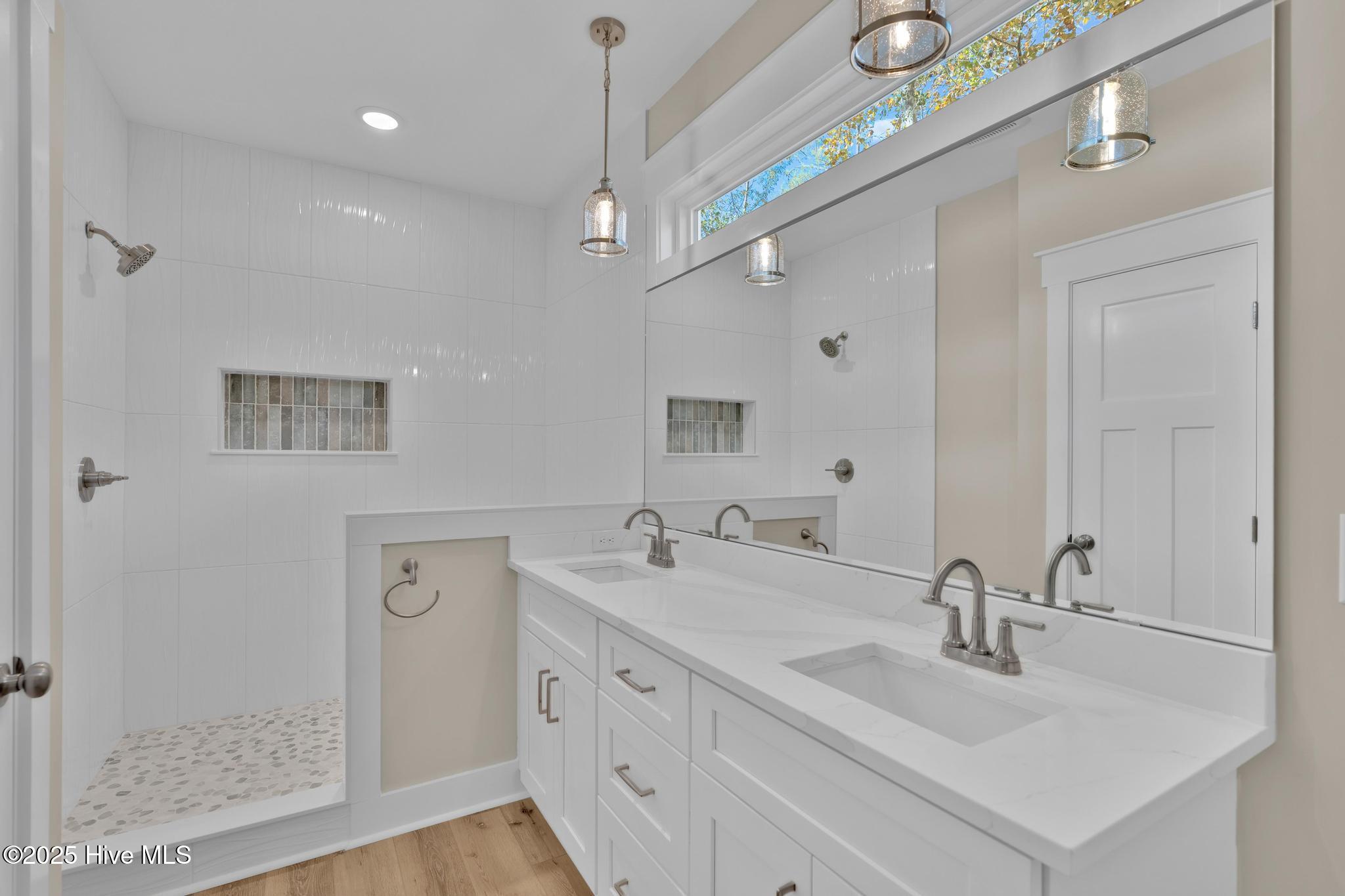 100527494 | Photo 19