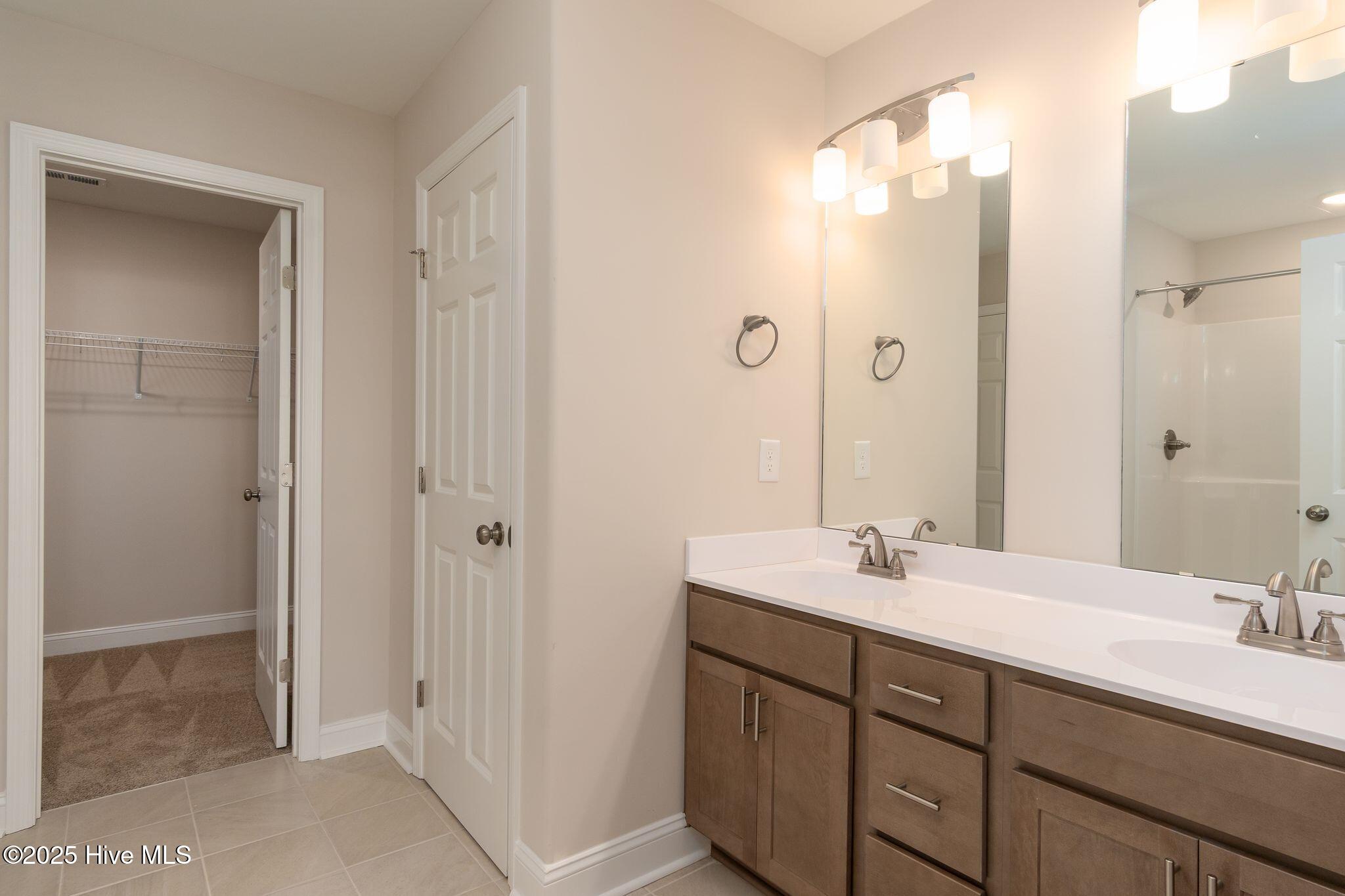 100531004 | Photo 34