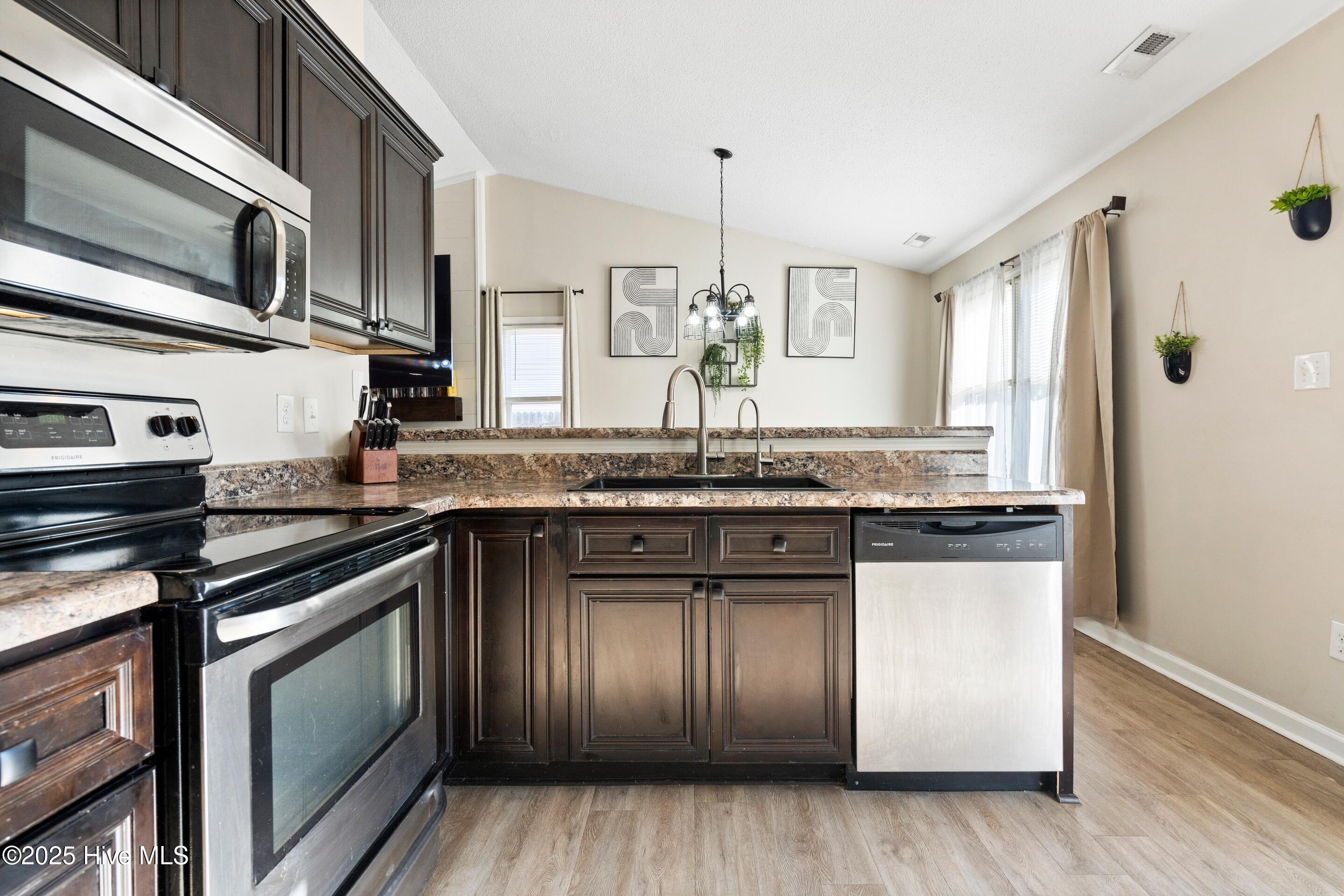 2000 Hunters Ridge Drive, Midway Park, NC 28544 – photo 15: mls-DSC07024