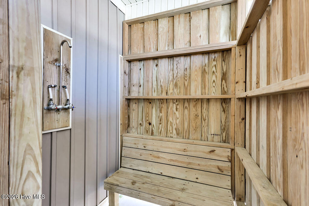 100565368 | Photo 31