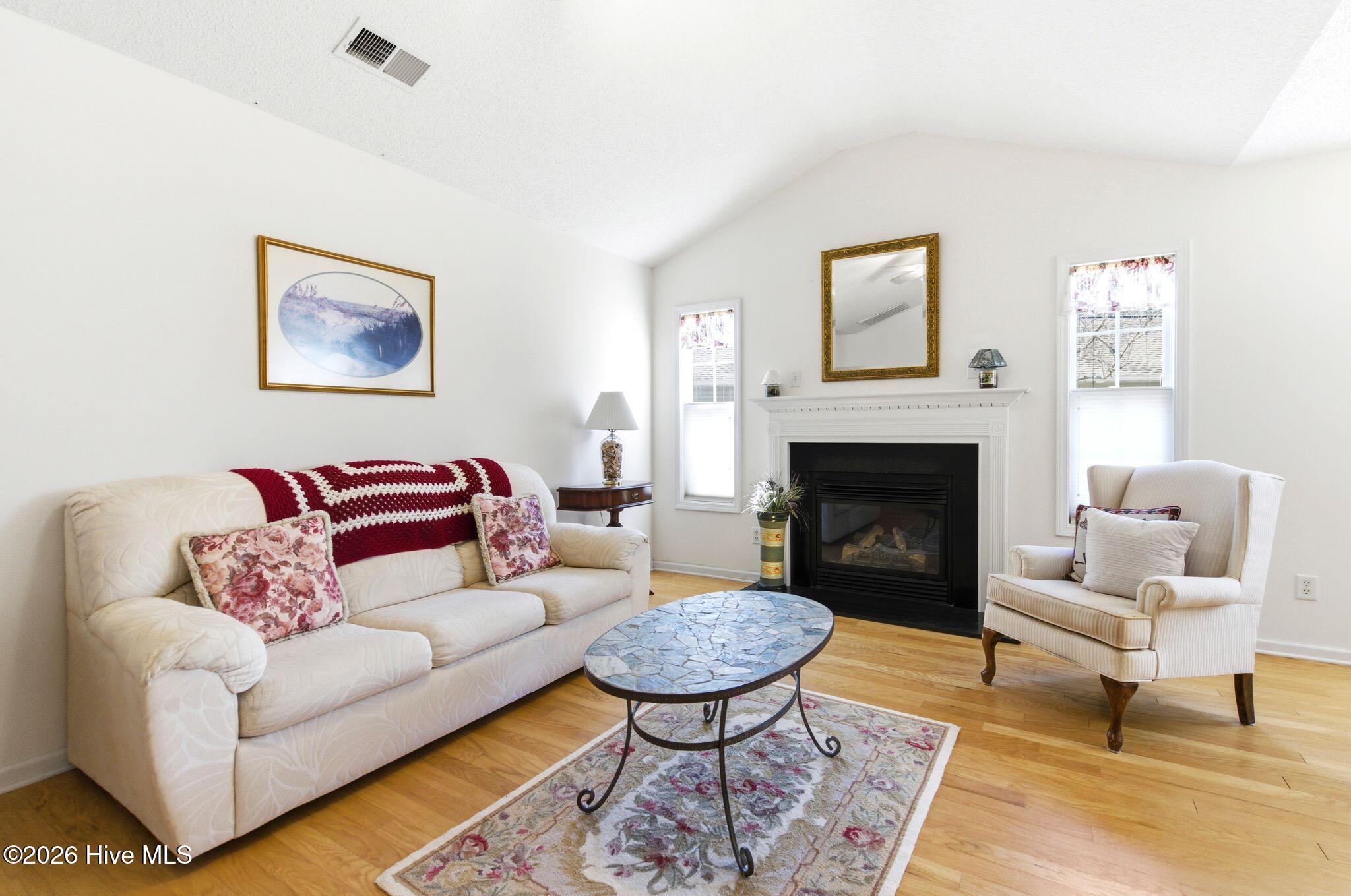 100562982 | Photo 12