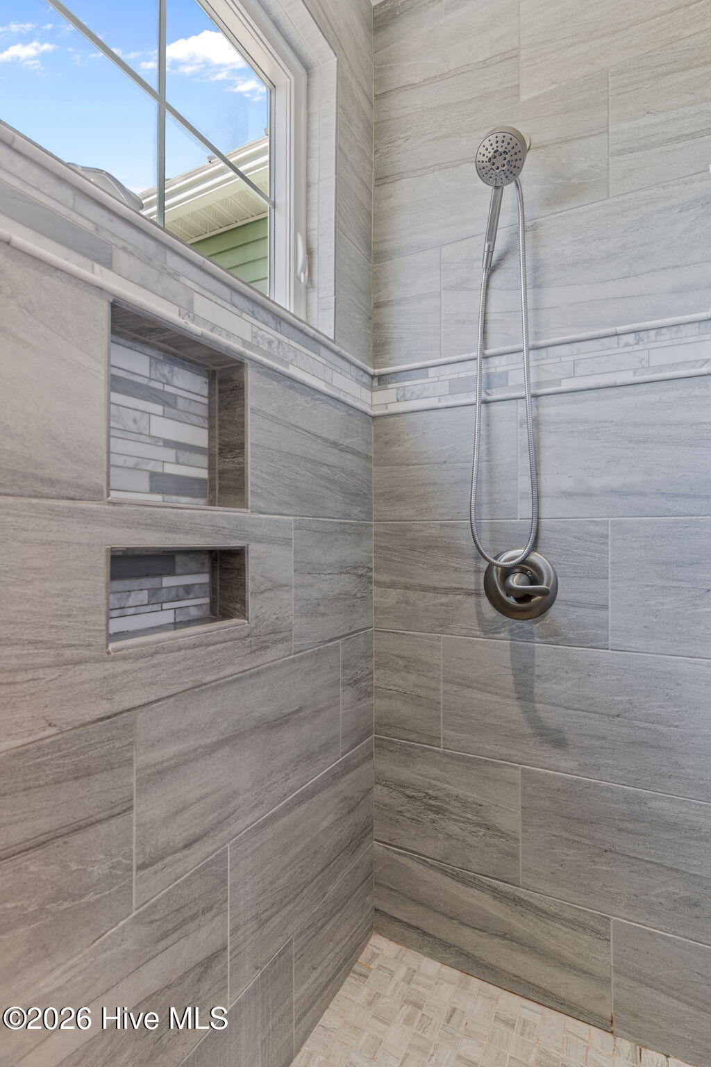 100562784 | Photo 24