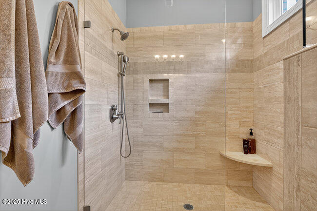 100527841 | Photo 15