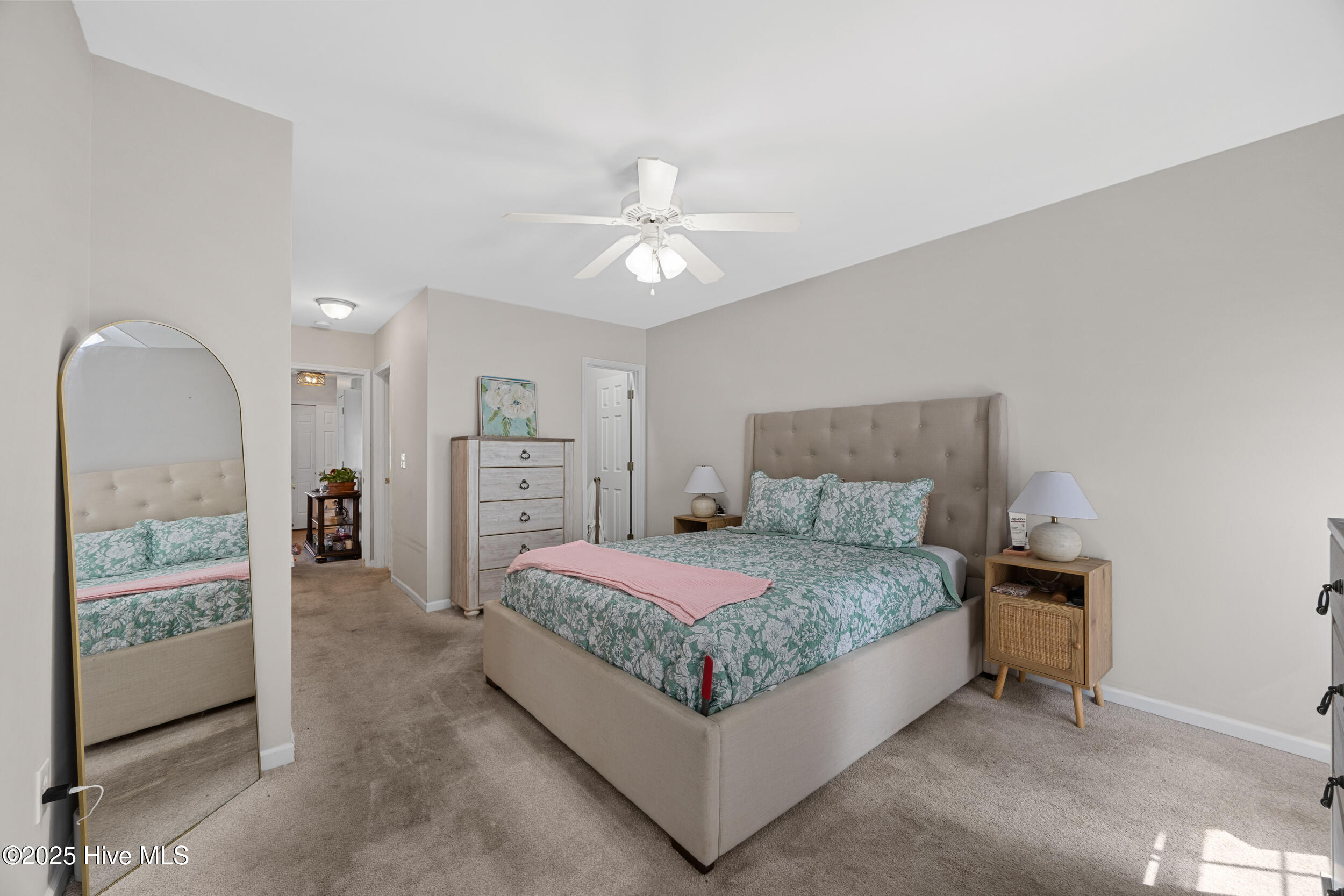 100532687 | Photo 19